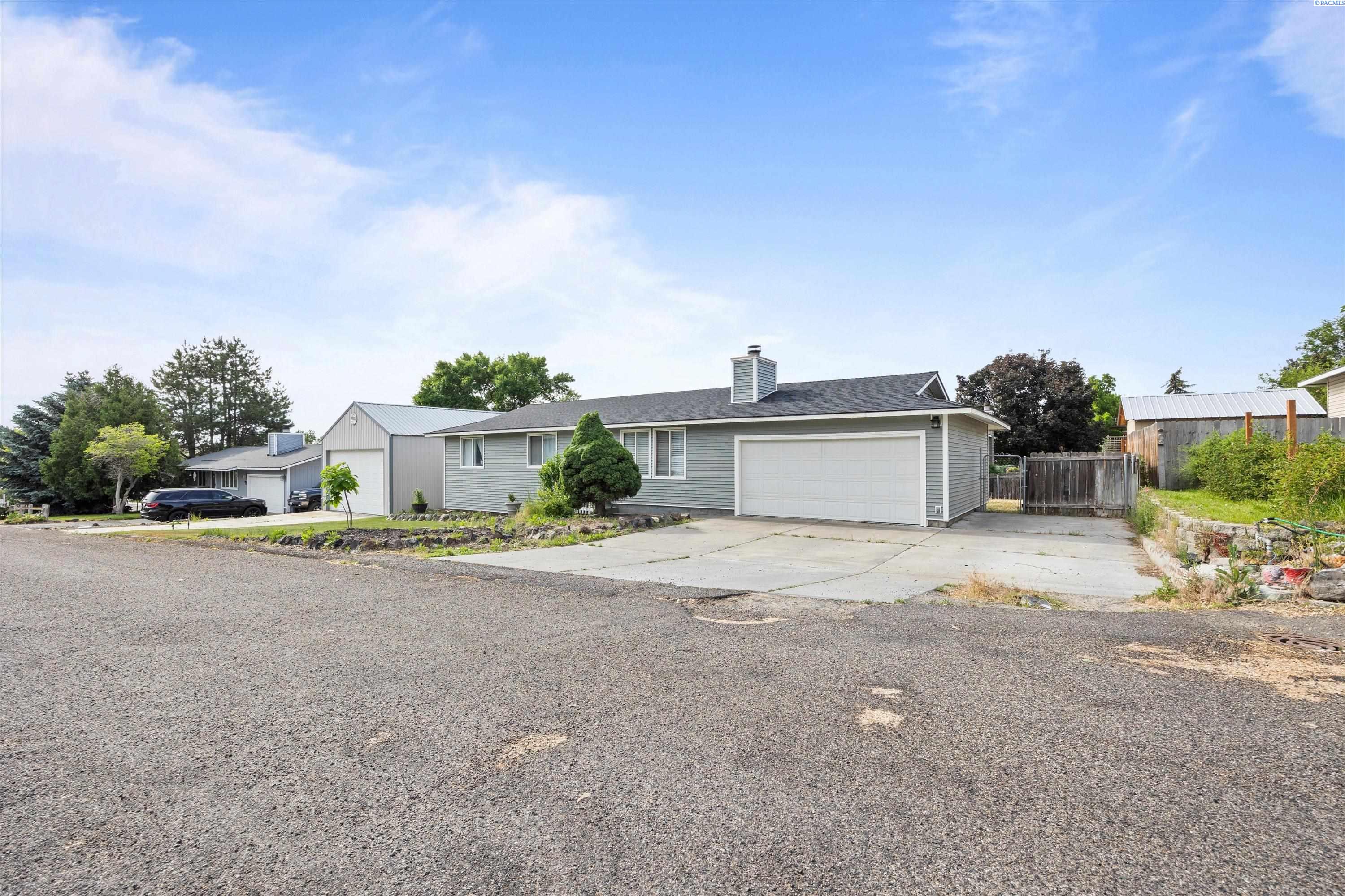 1103 Christopher Ln
