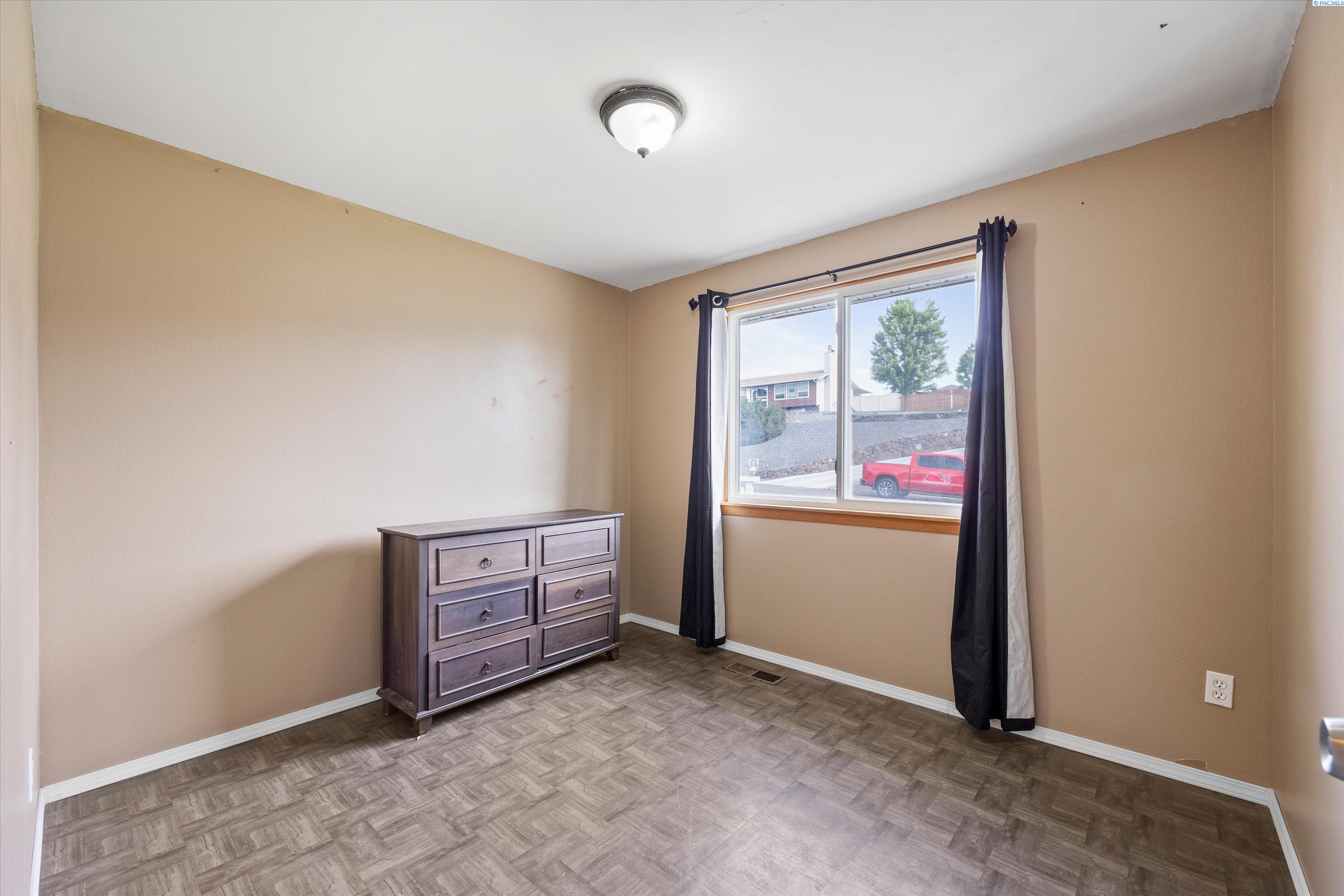 1103 Christopher Ln