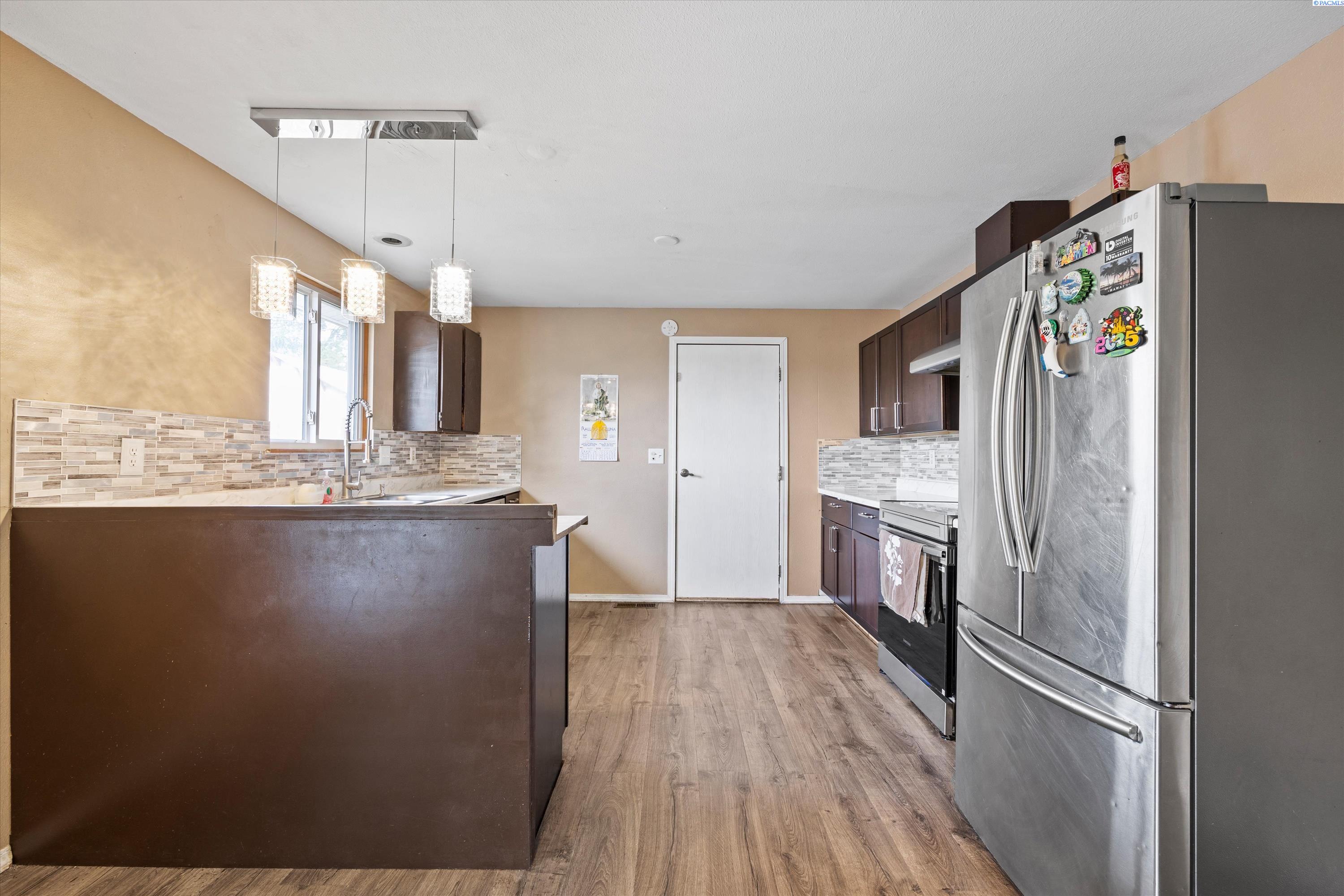 1103 Christopher Ln