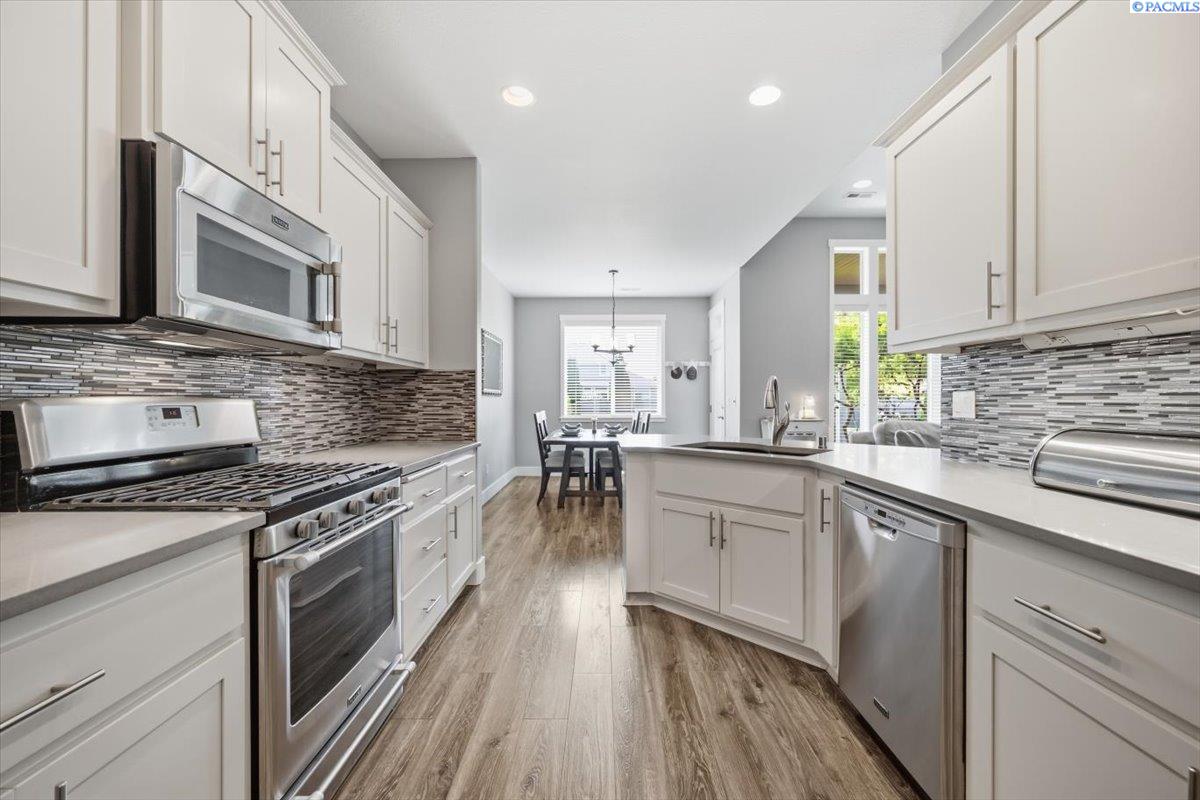 11414 Easton Dr