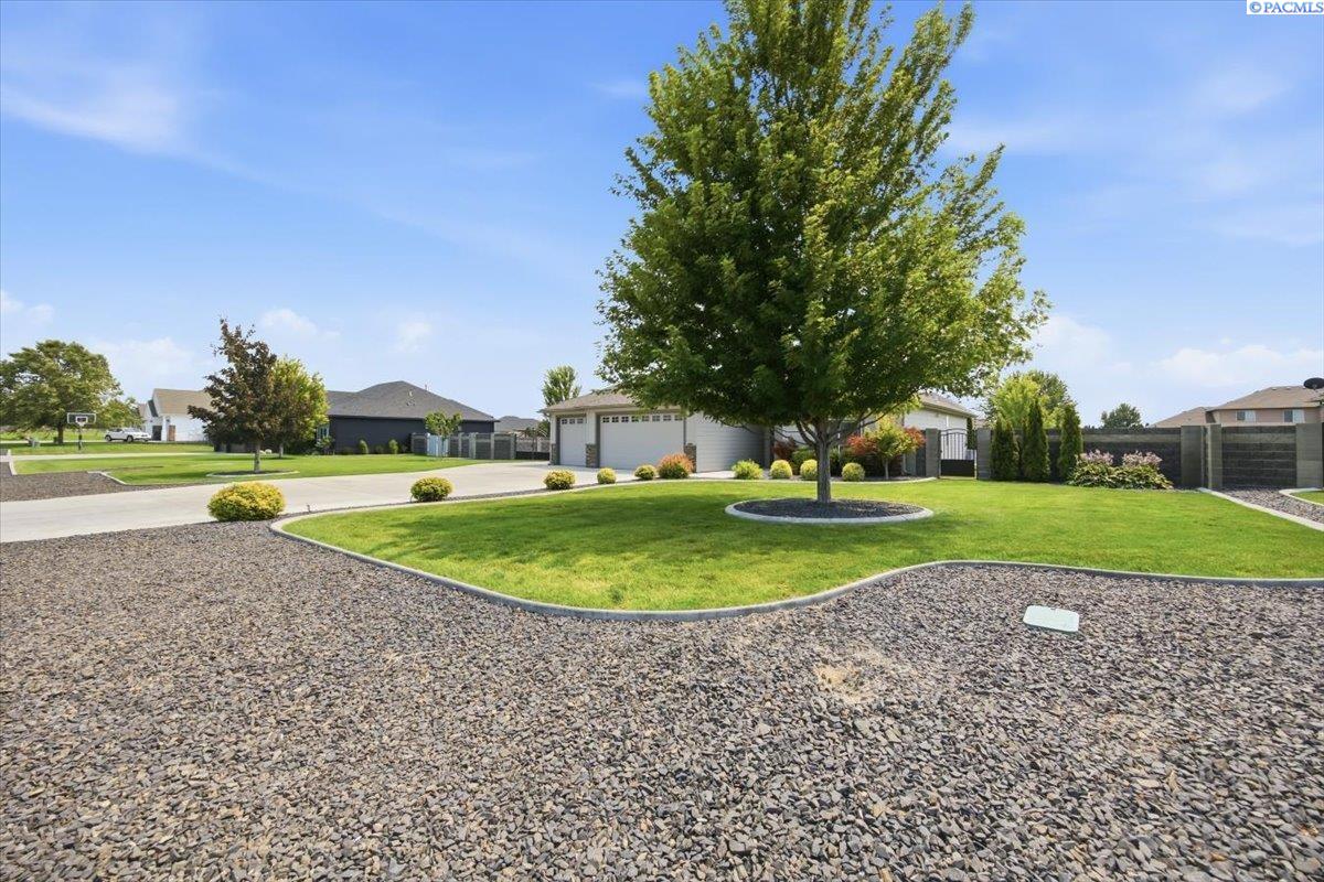 11414 Easton Dr