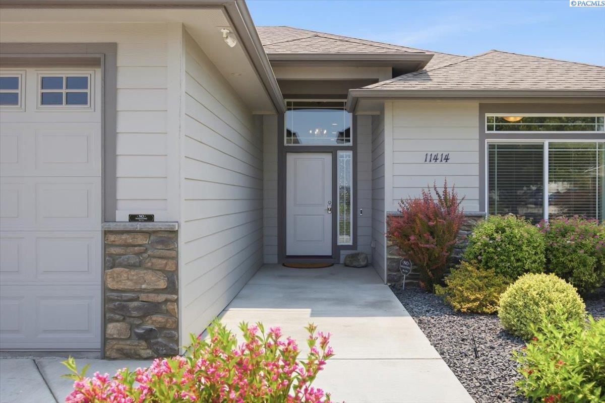 11414 Easton Dr