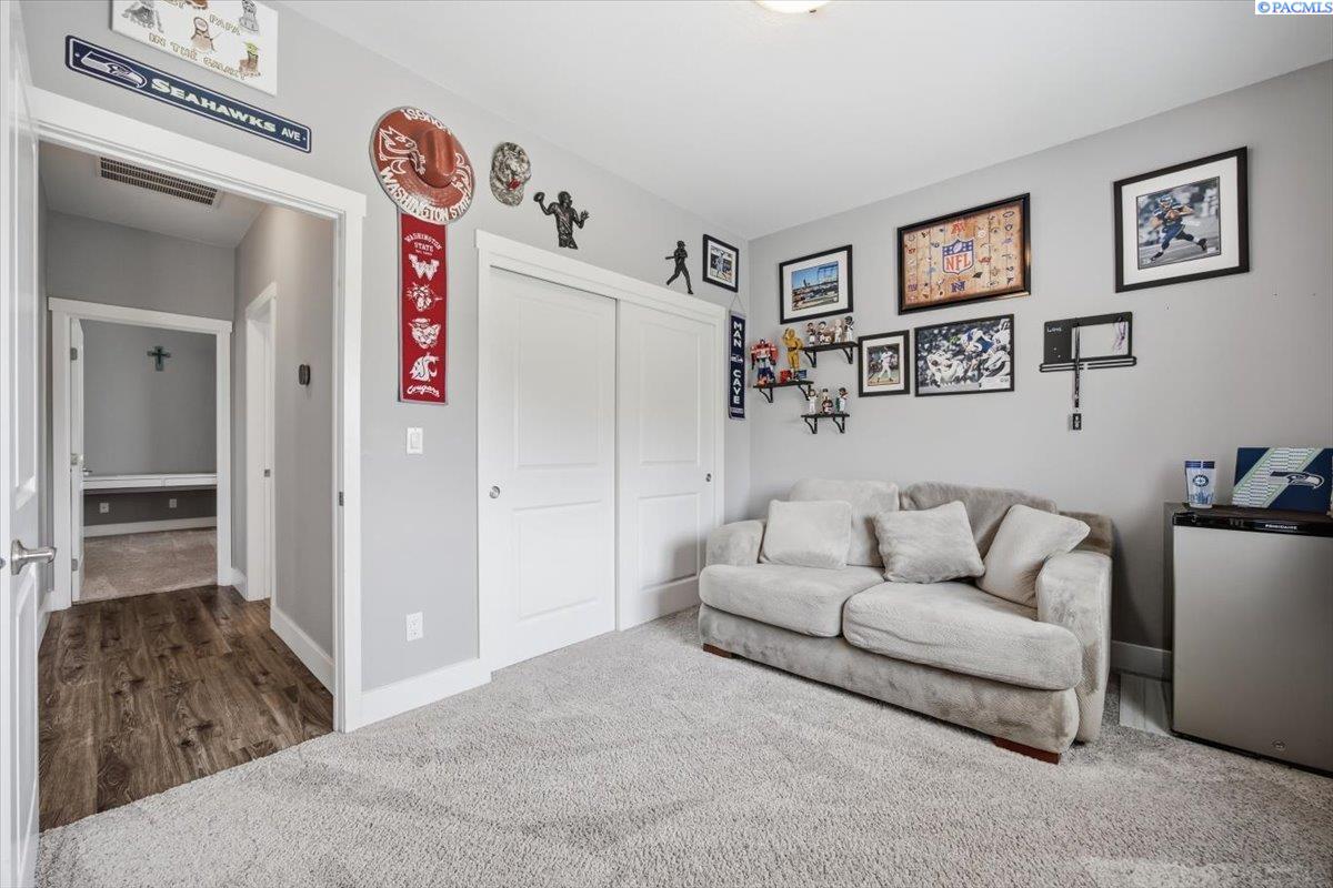 11414 Easton Dr