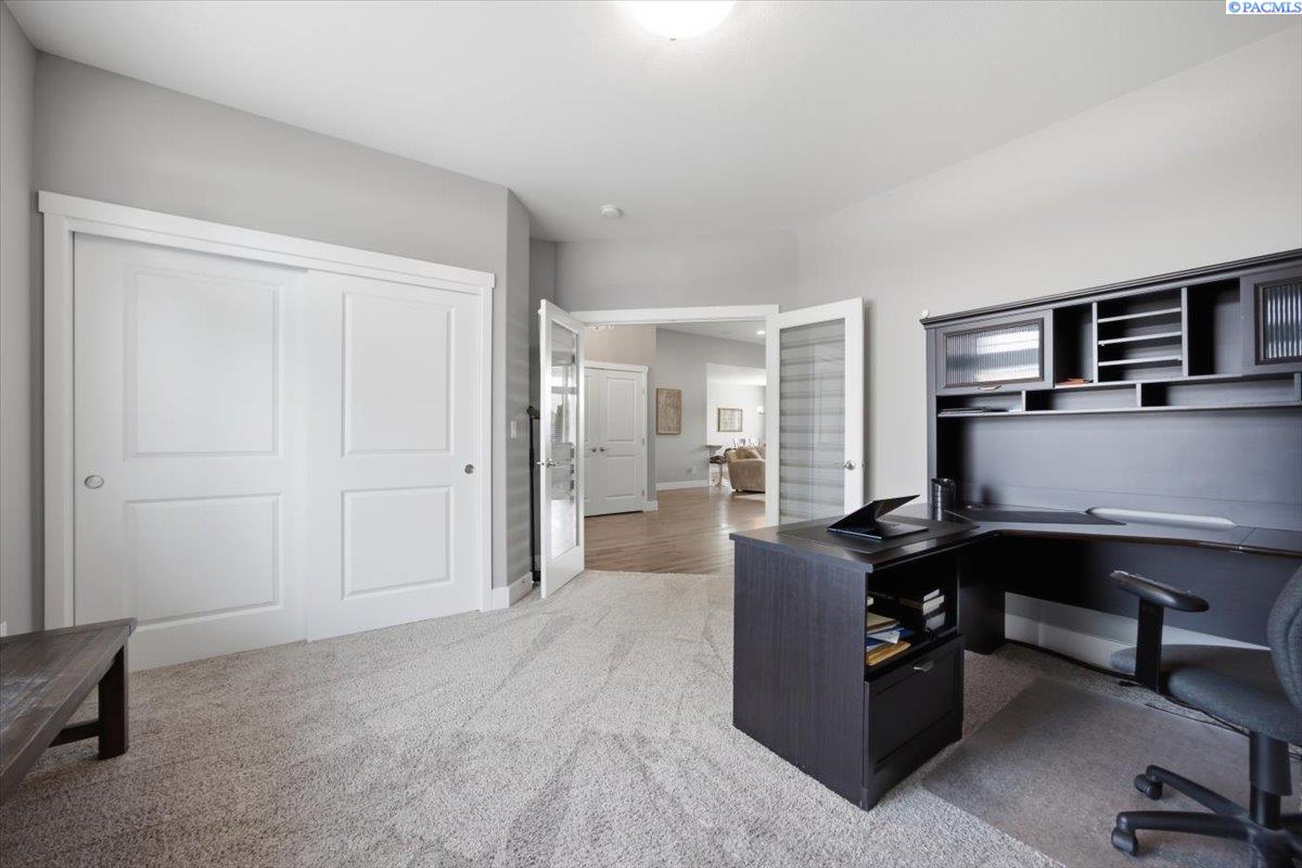 11414 Easton Dr