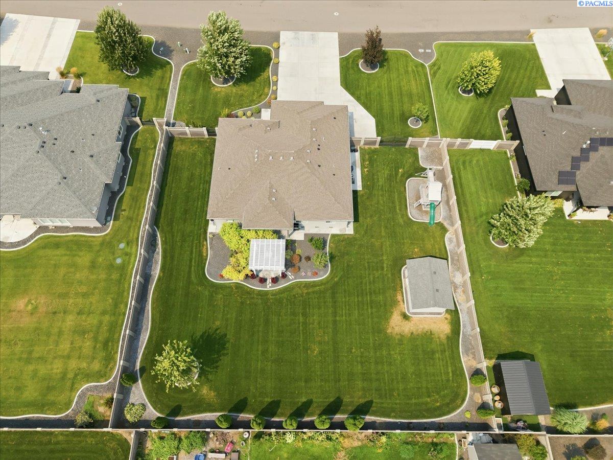11414 Easton Dr