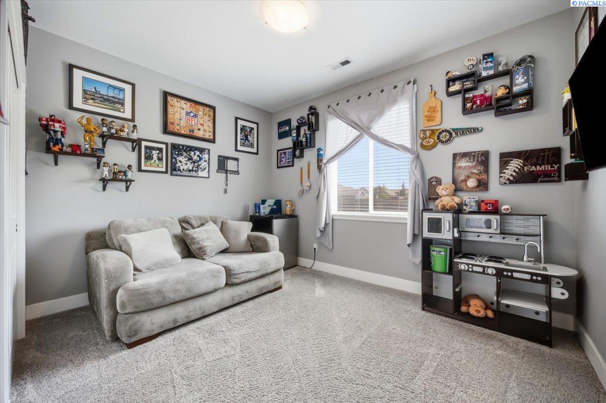 11414 Easton Dr