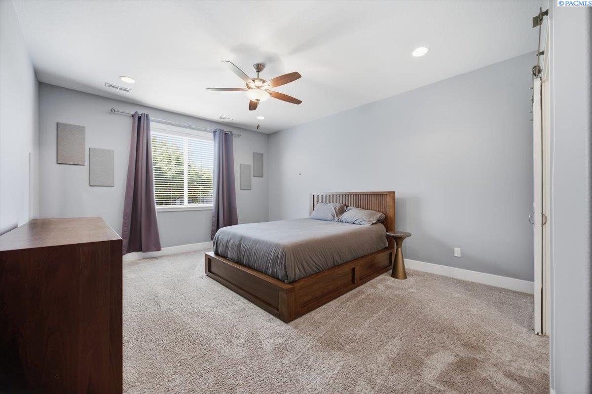 11414 Easton Dr