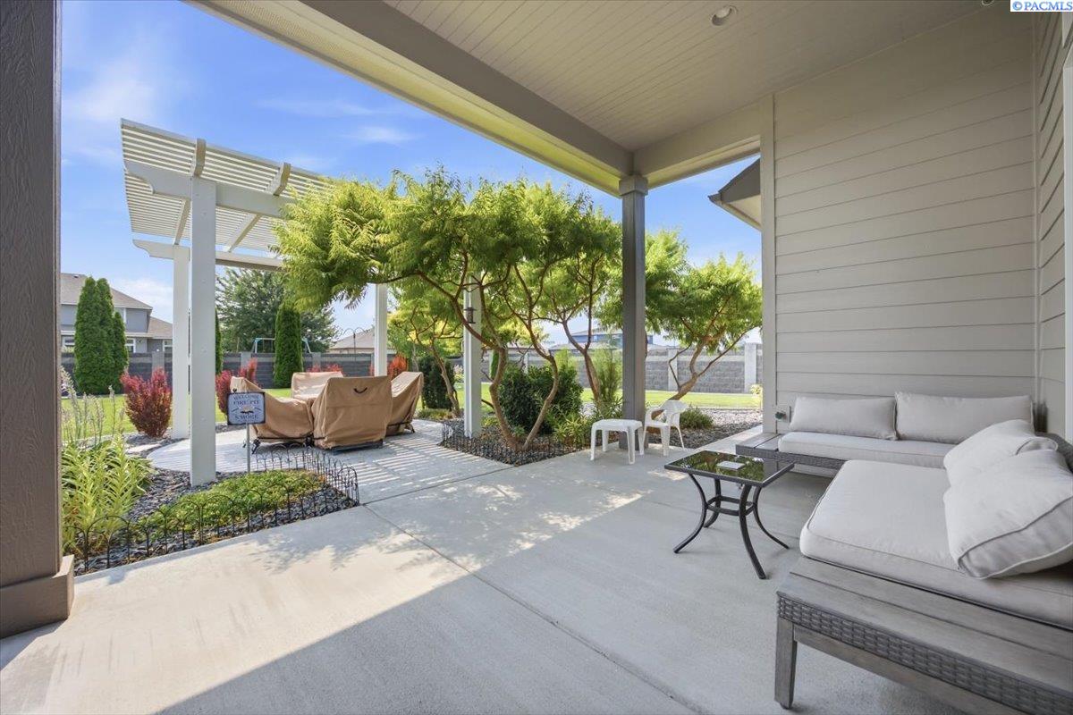 11414 Easton Dr