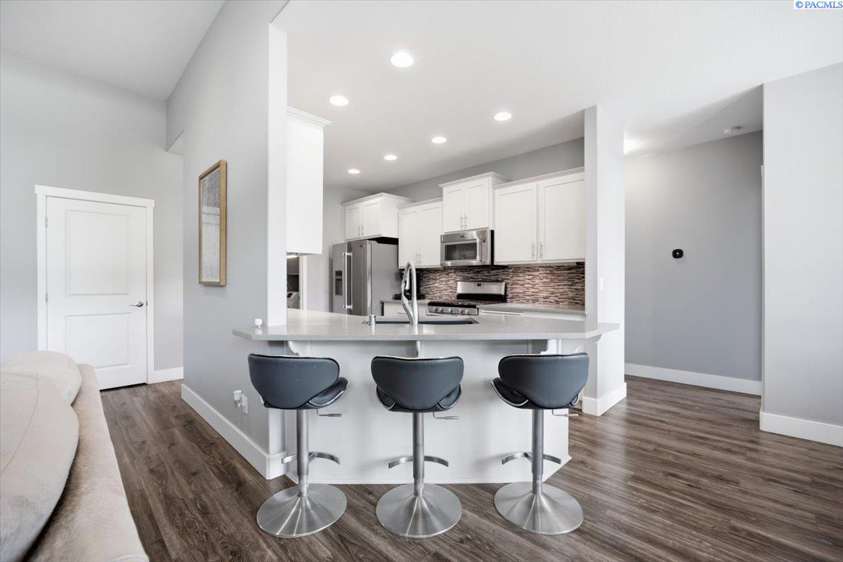 11414 Easton Dr