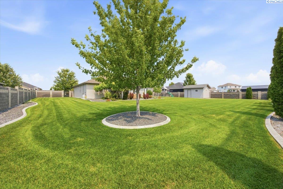 11414 Easton Dr