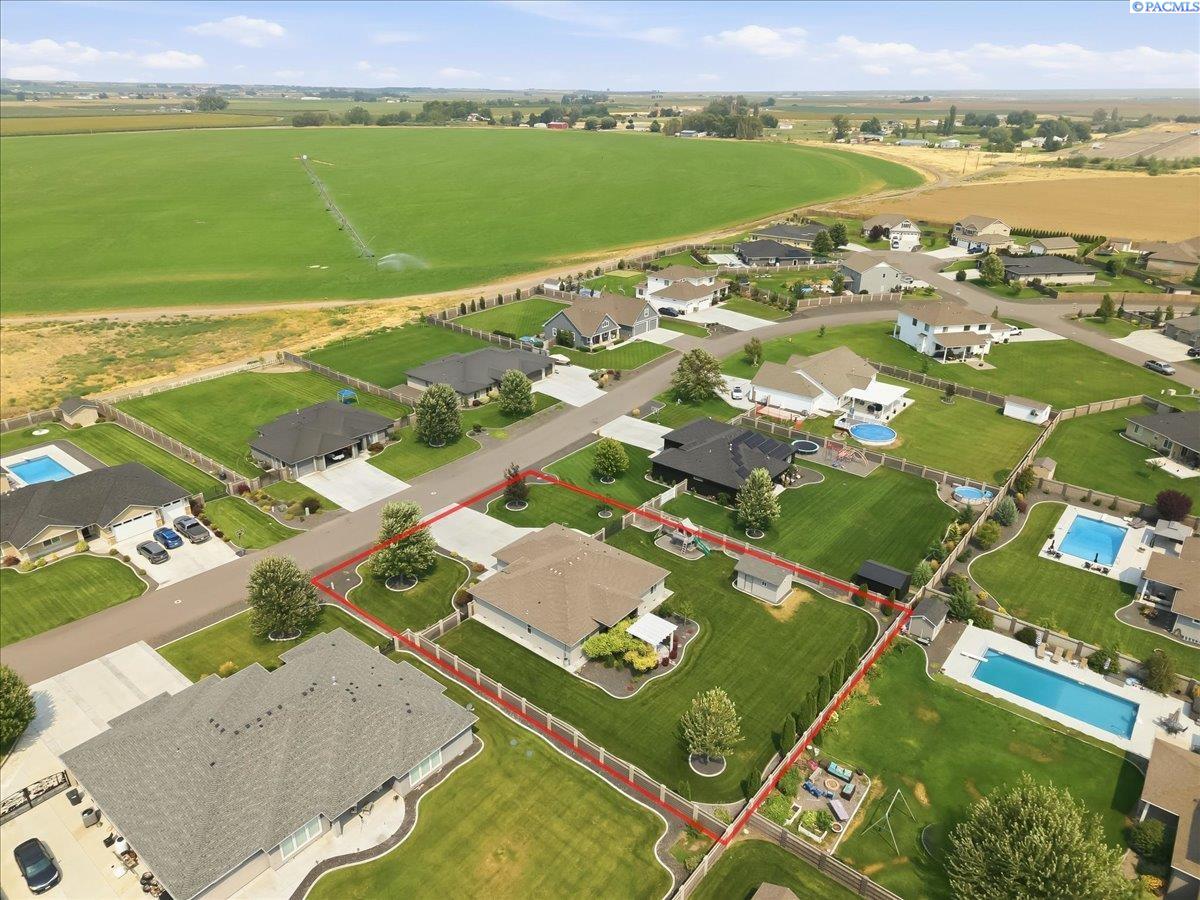 11414 Easton Dr