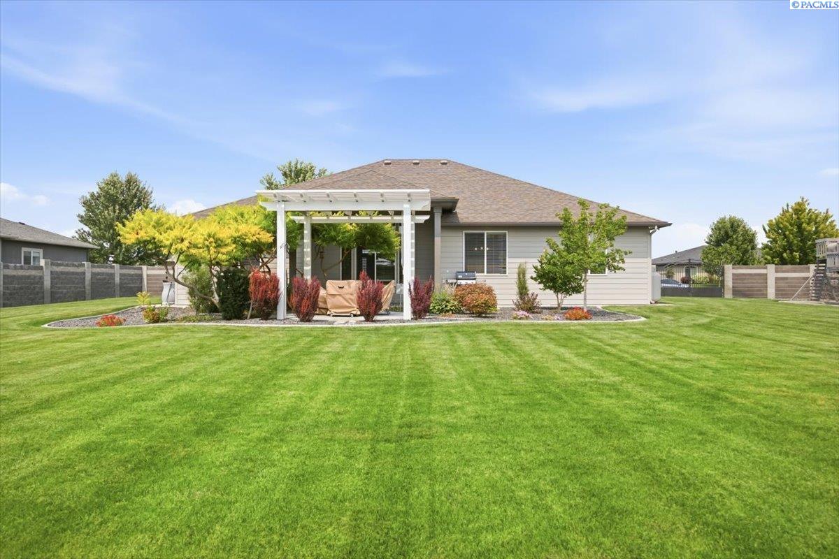 11414 Easton Dr