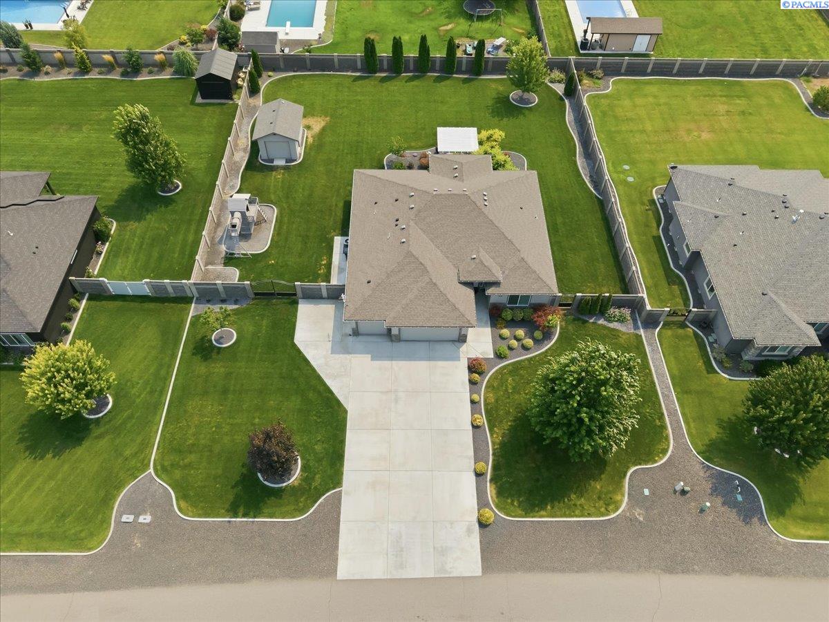 11414 Easton Dr