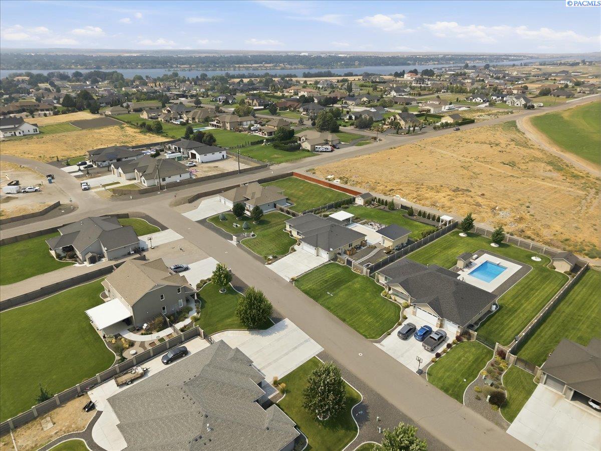 11414 Easton Dr