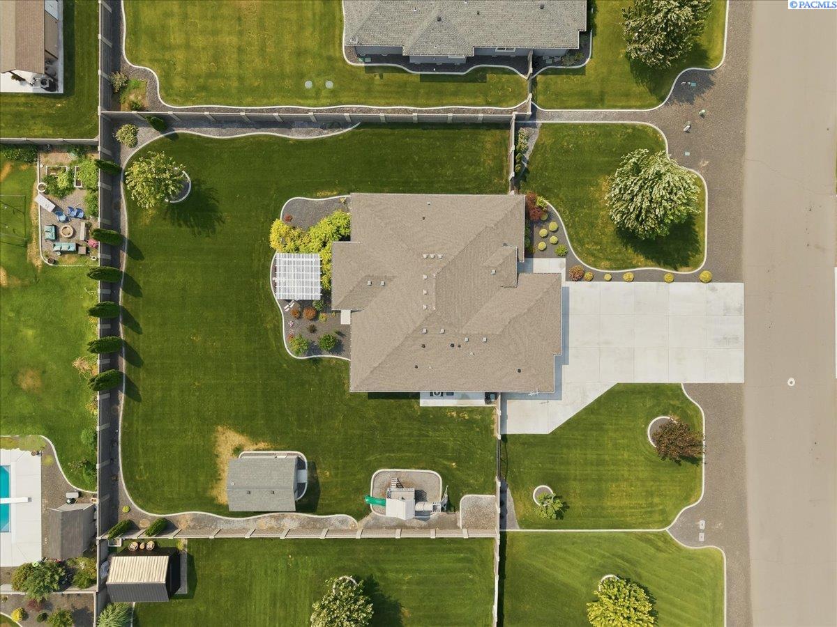 11414 Easton Dr