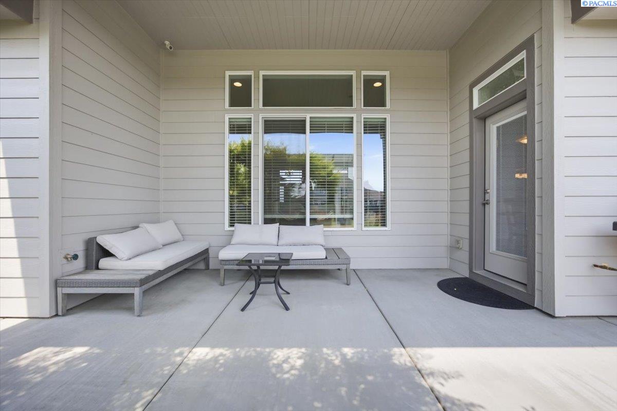 11414 Easton Dr