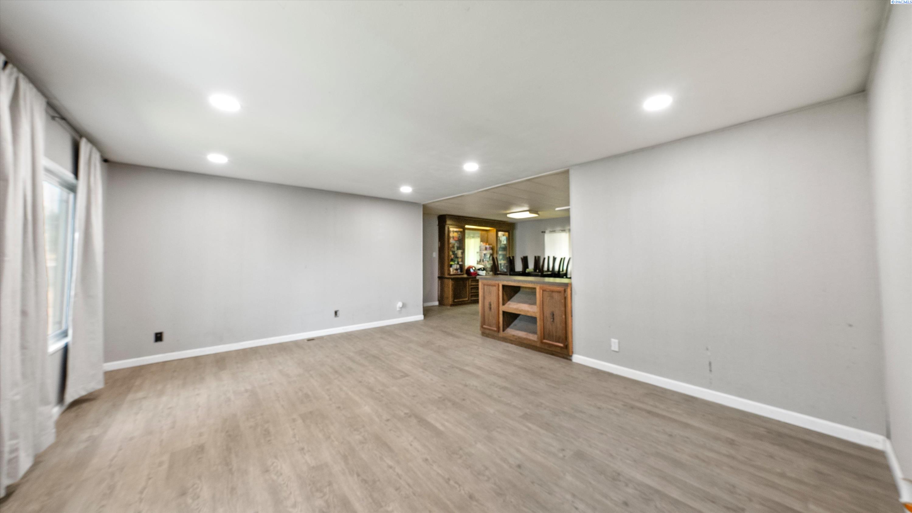 520 Grosscup Blvd