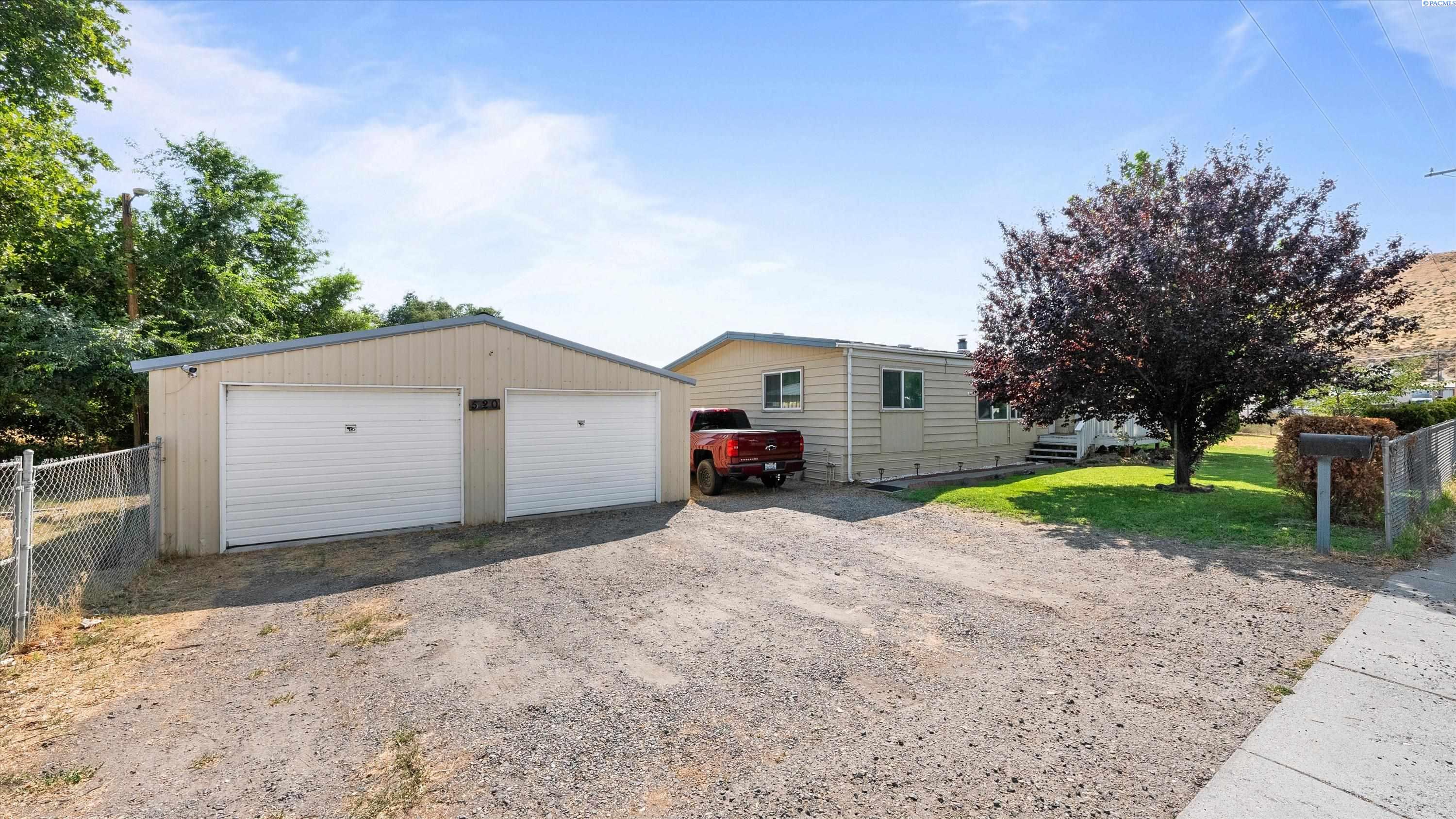 520 Grosscup Blvd