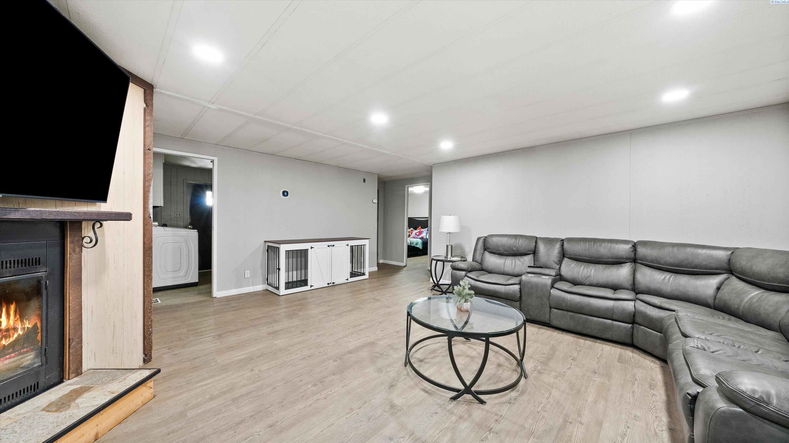 520 Grosscup Blvd