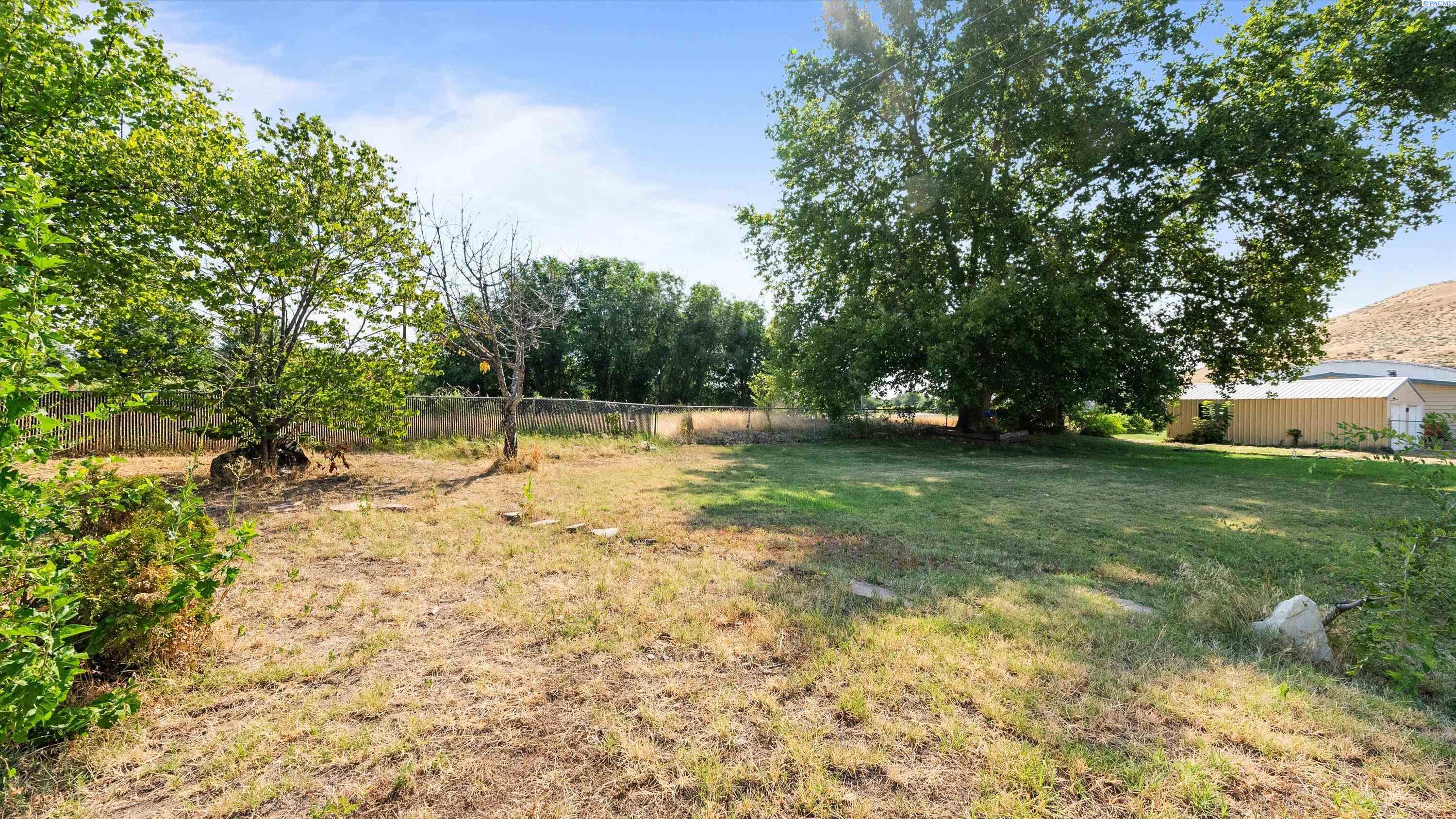 520 Grosscup Blvd