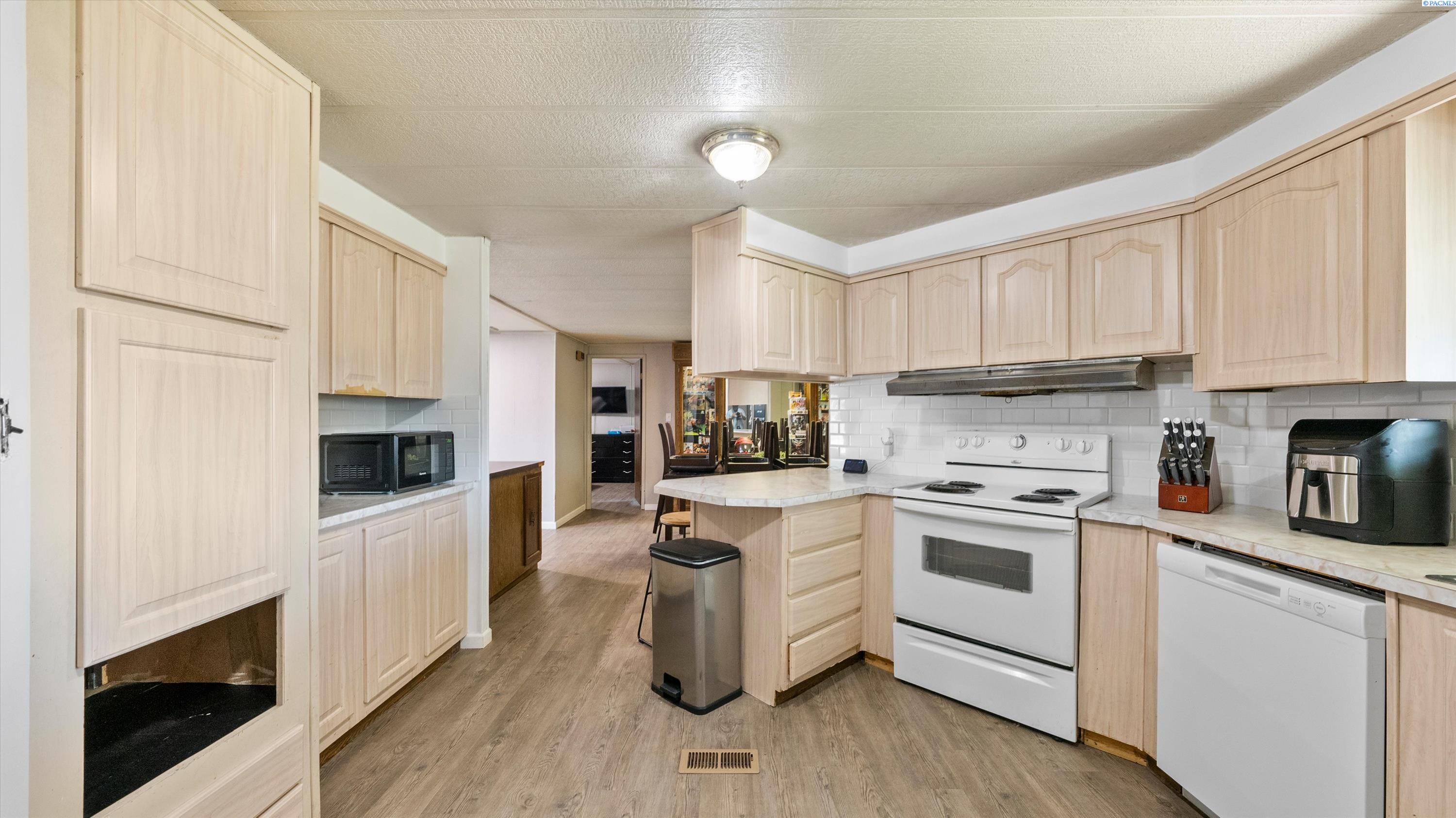 520 Grosscup Blvd