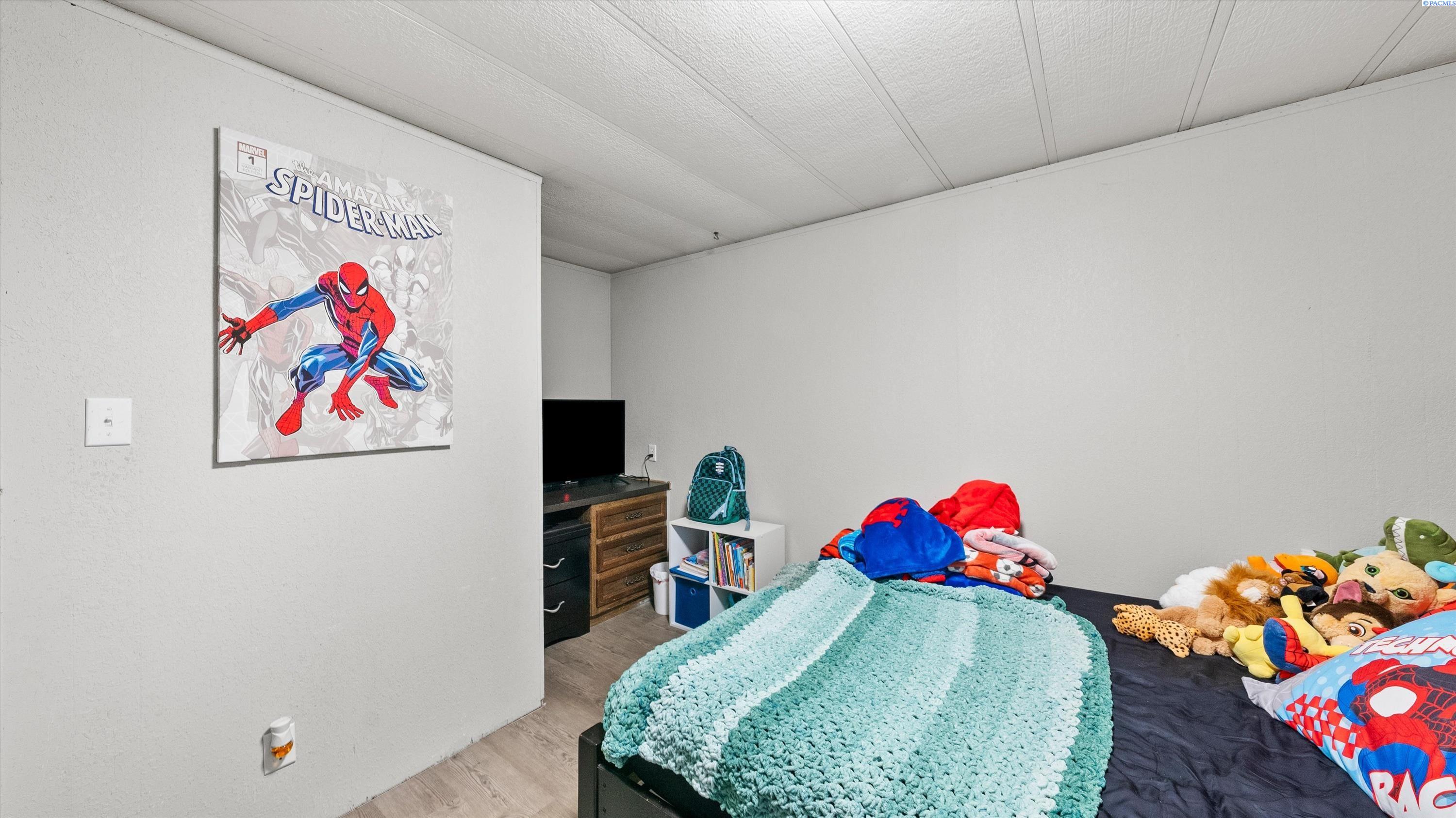 520 Grosscup Blvd