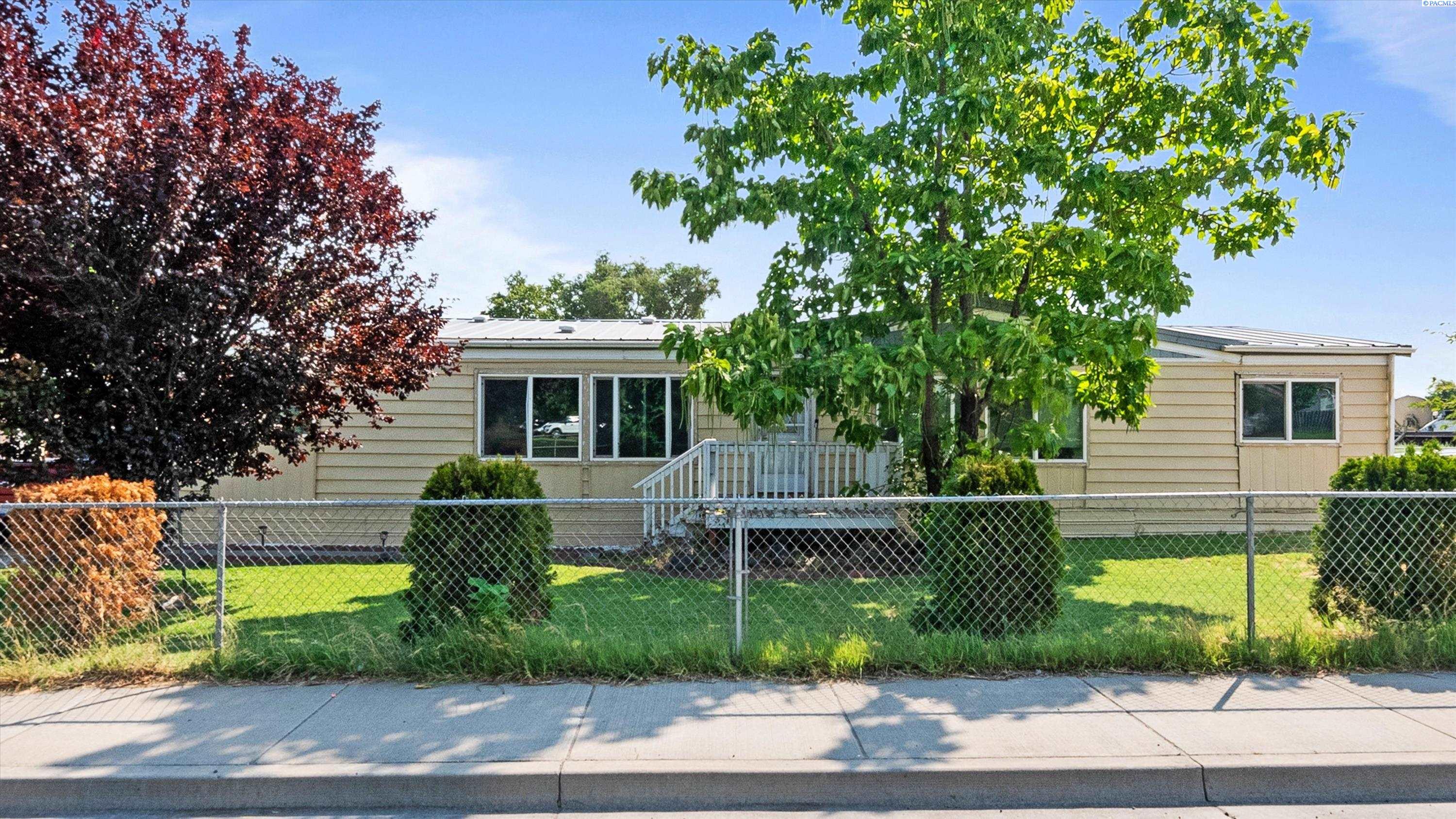 520 Grosscup Blvd