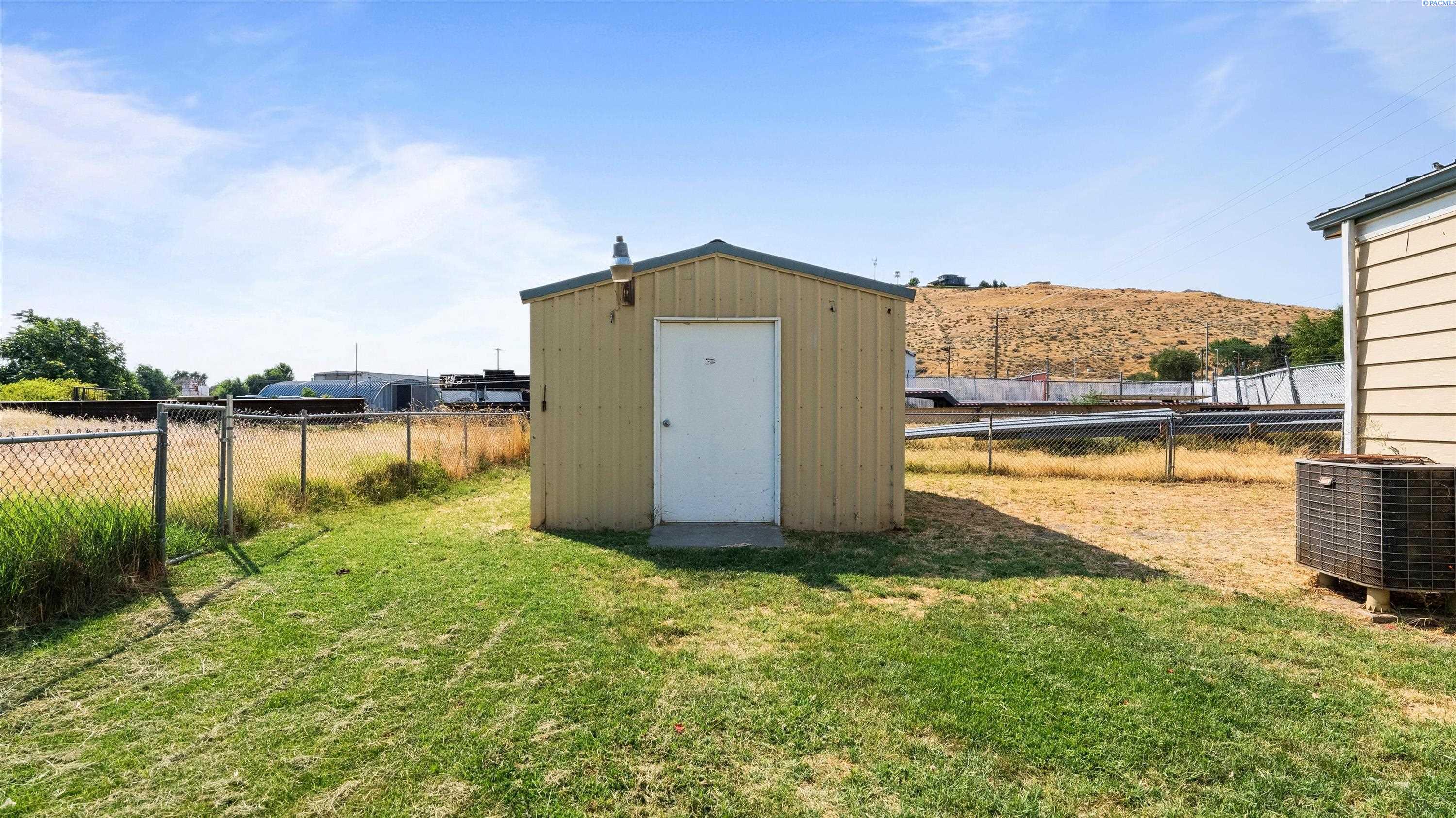 520 Grosscup Blvd