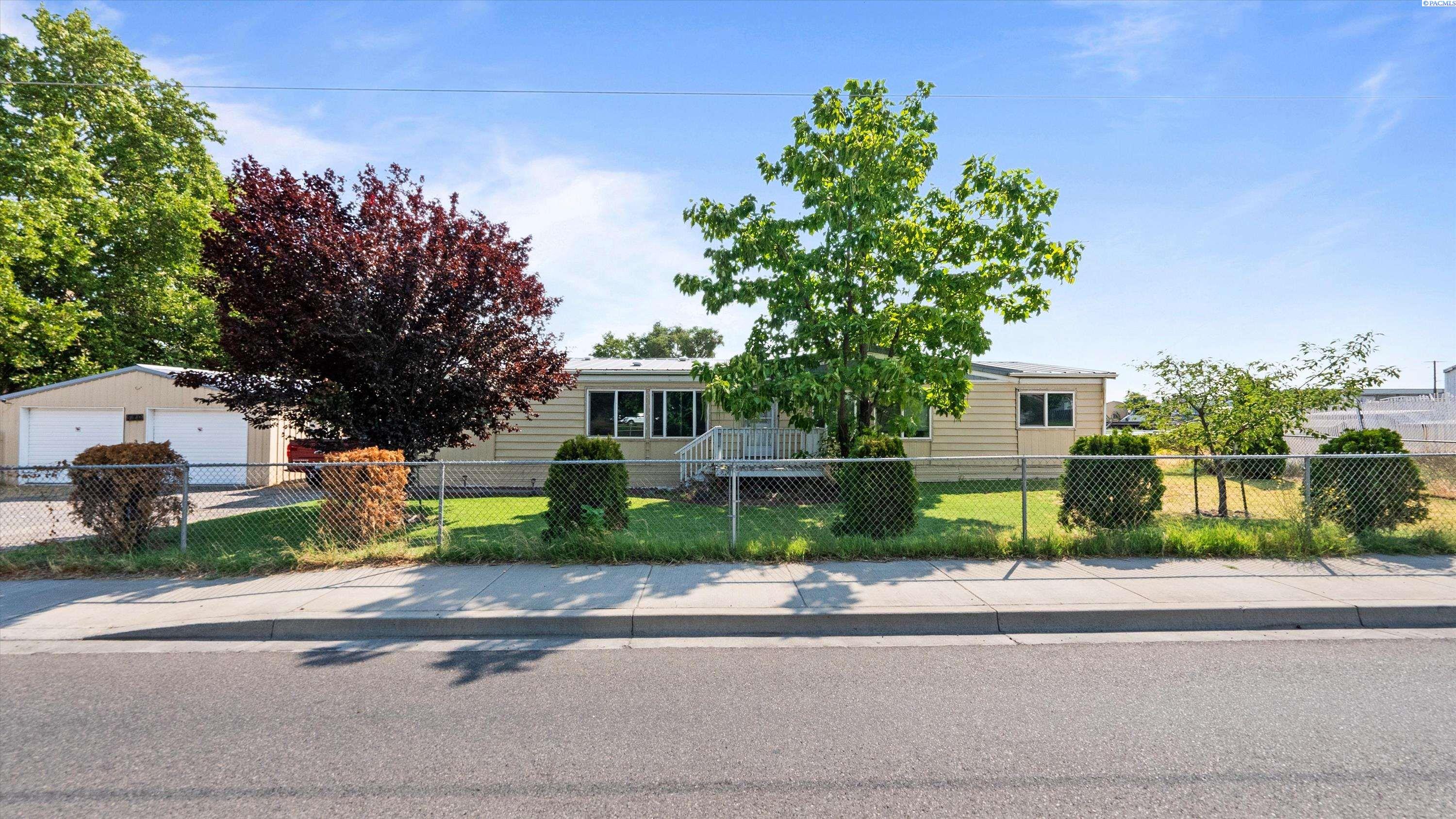 520 Grosscup Blvd