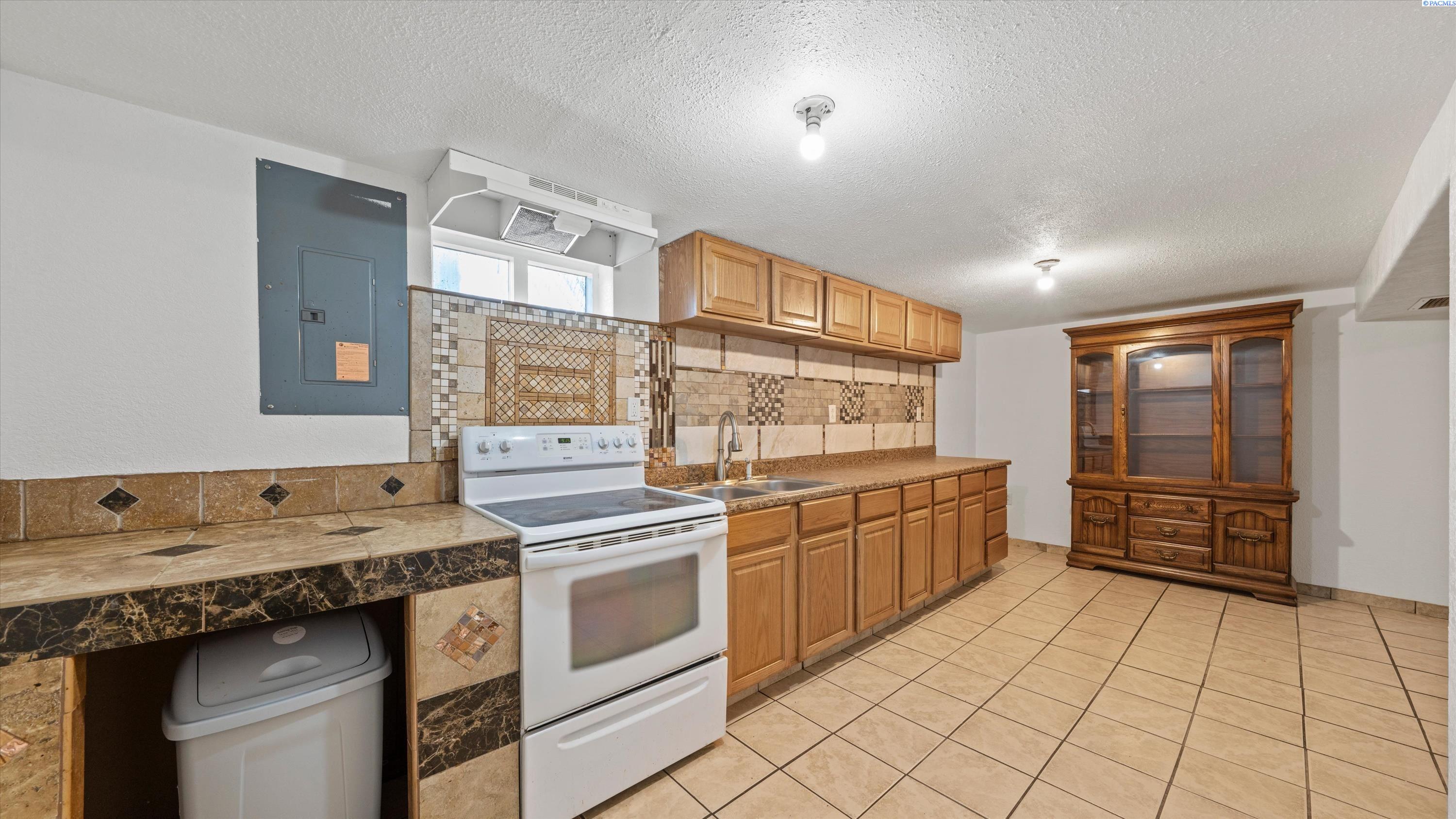 1751 N 24TH AVE