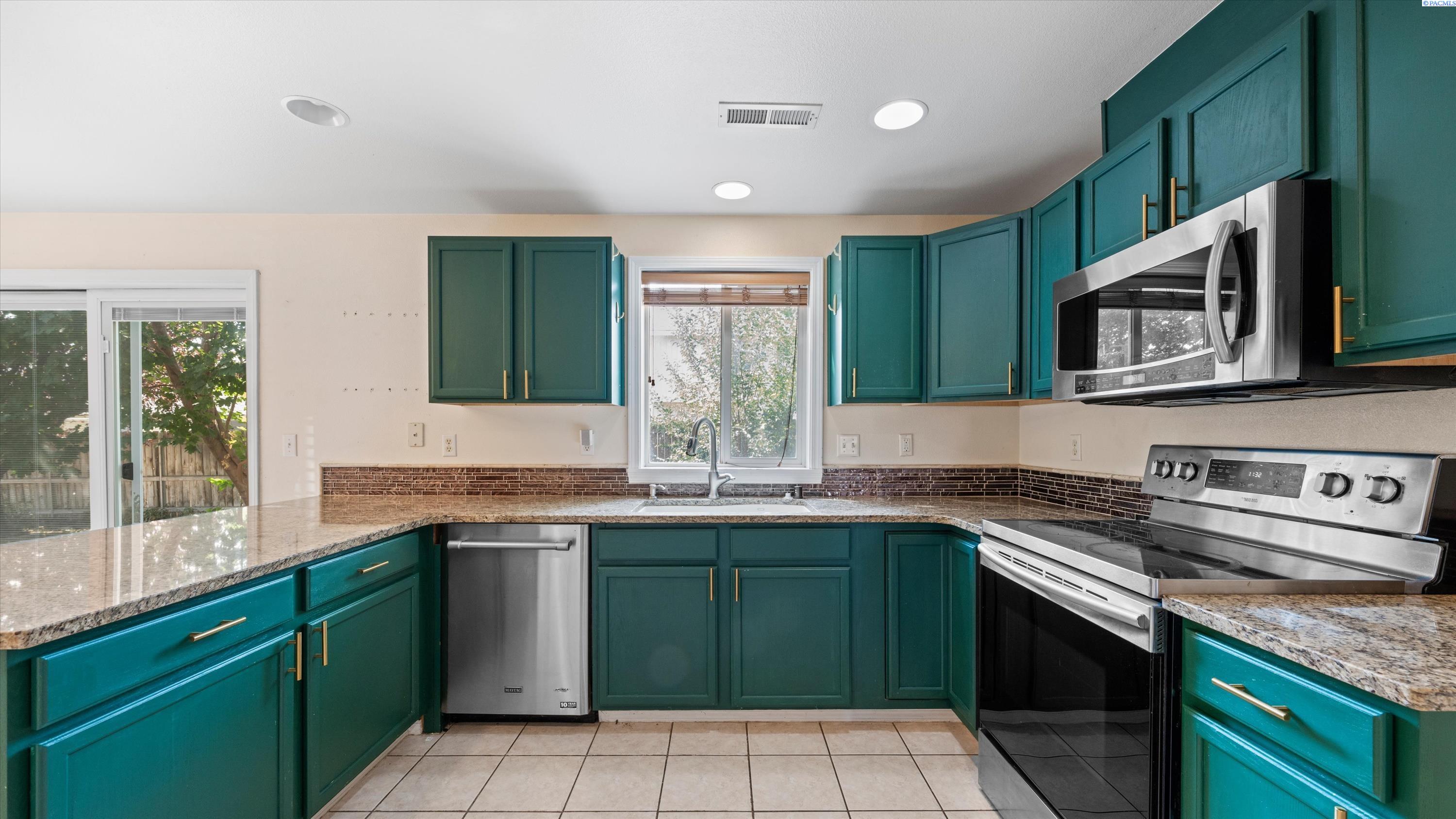 1615 W 24th Pl