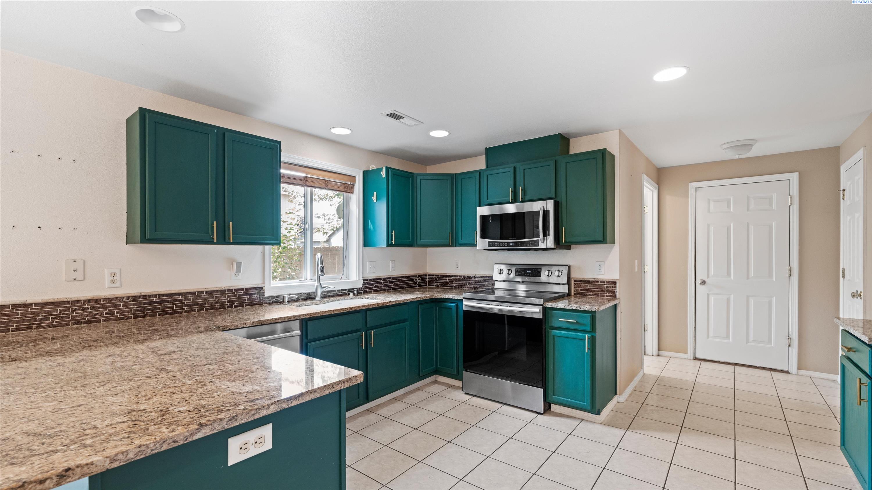 1615 W 24th Pl