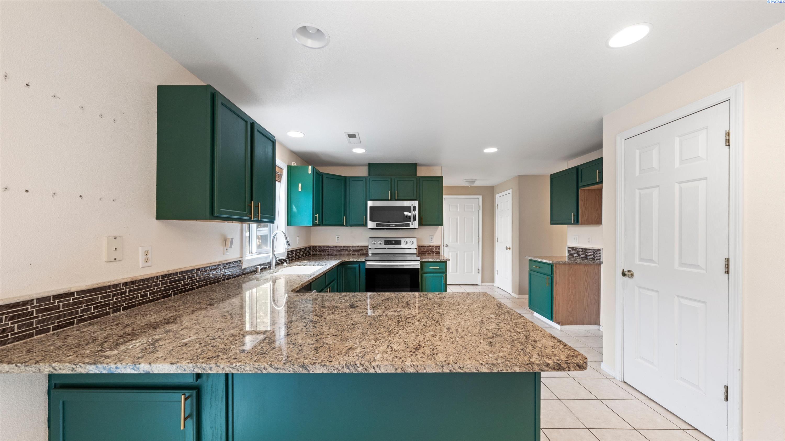 1615 W 24th Pl