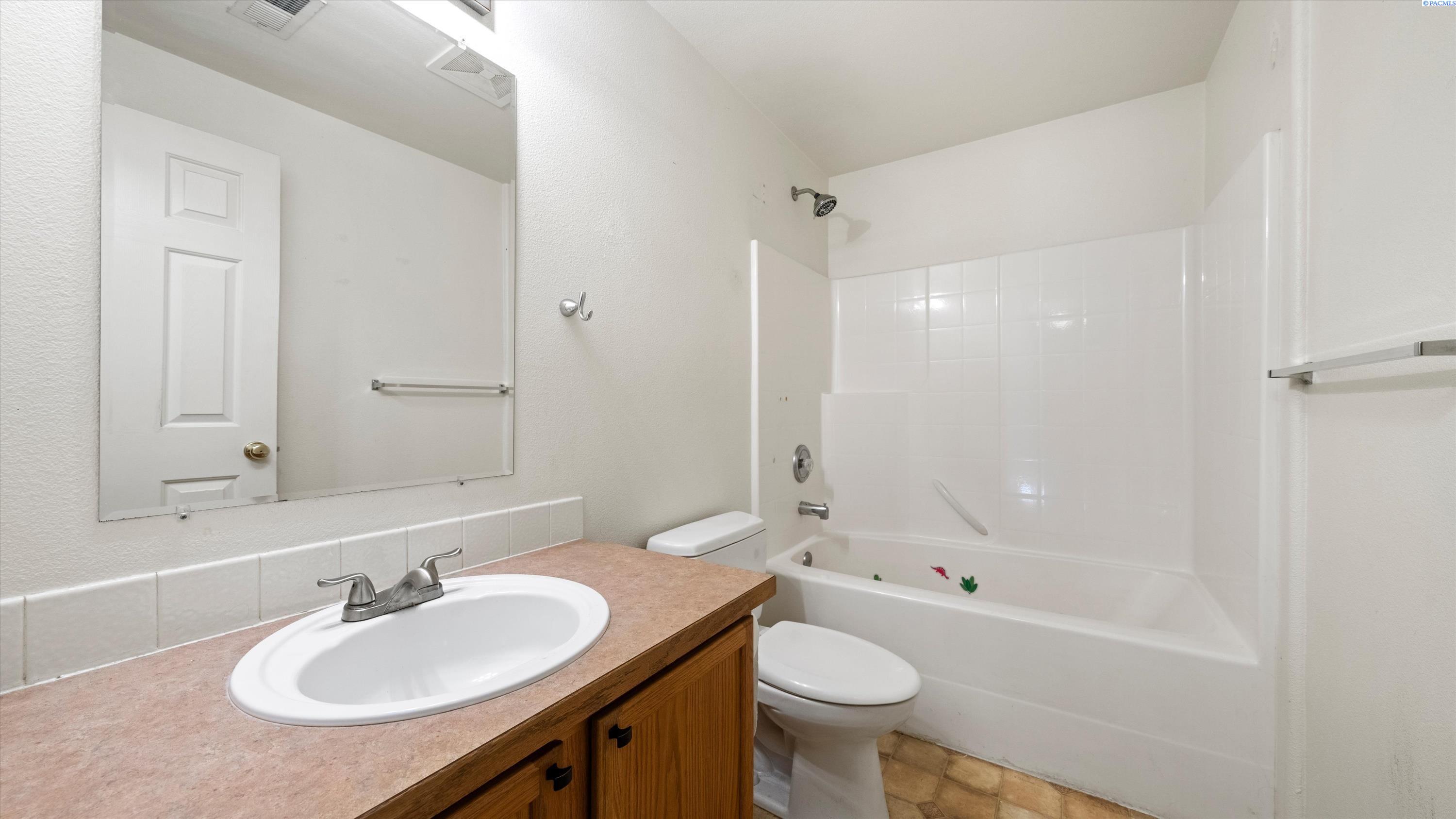1615 W 24th Pl