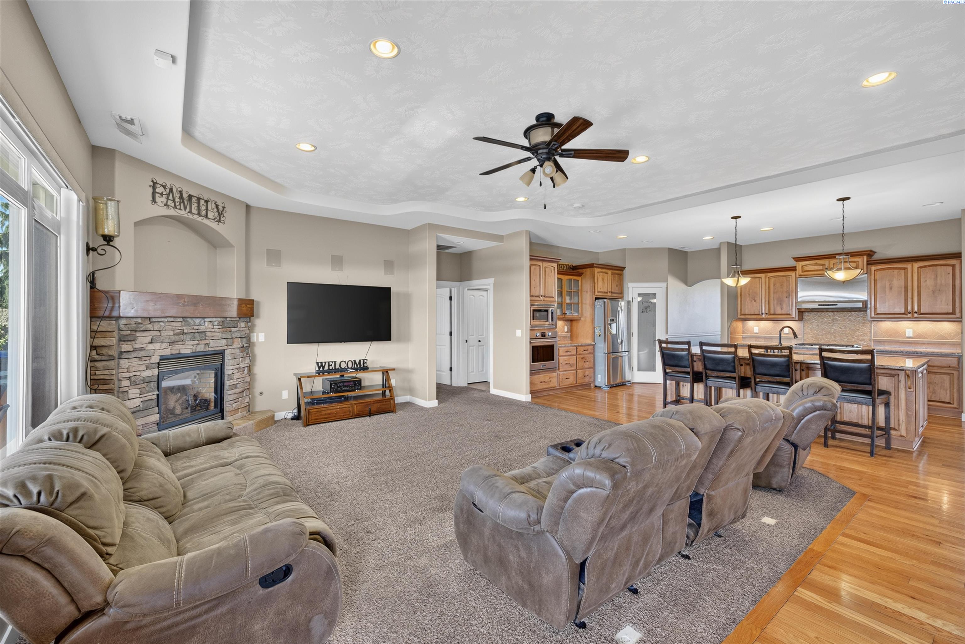 4502 Tamarisk Dr