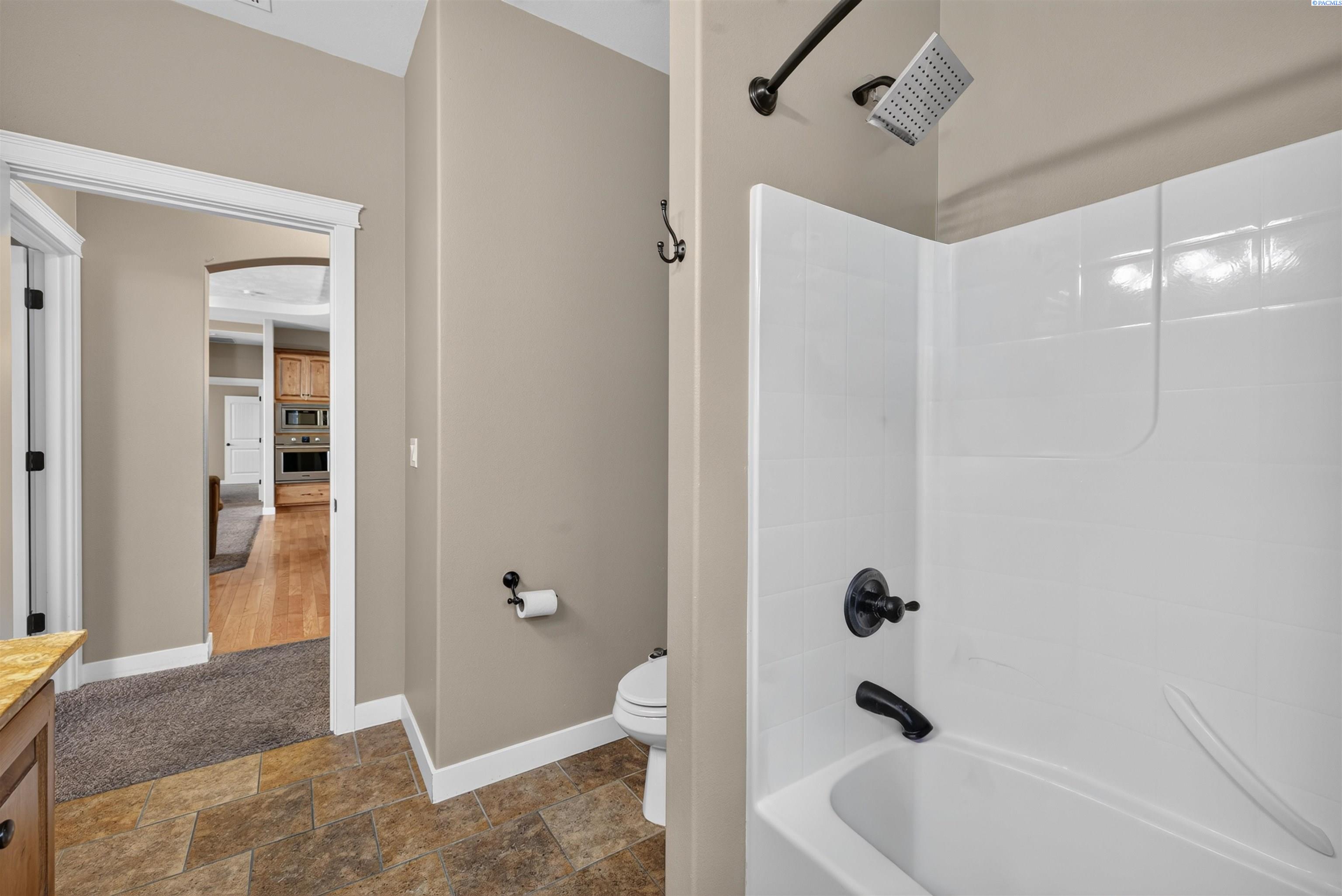 4502 Tamarisk Dr