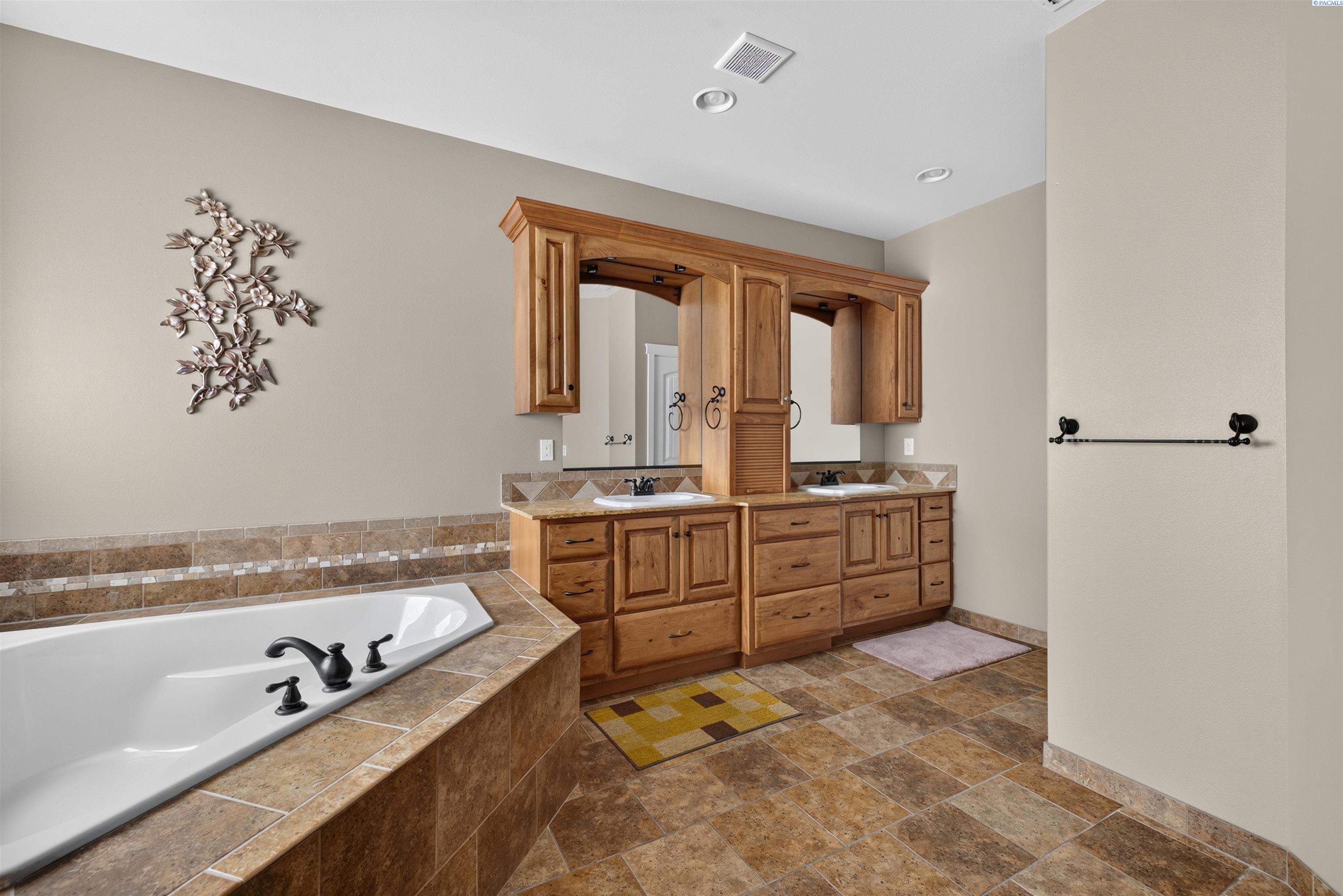4502 Tamarisk Dr