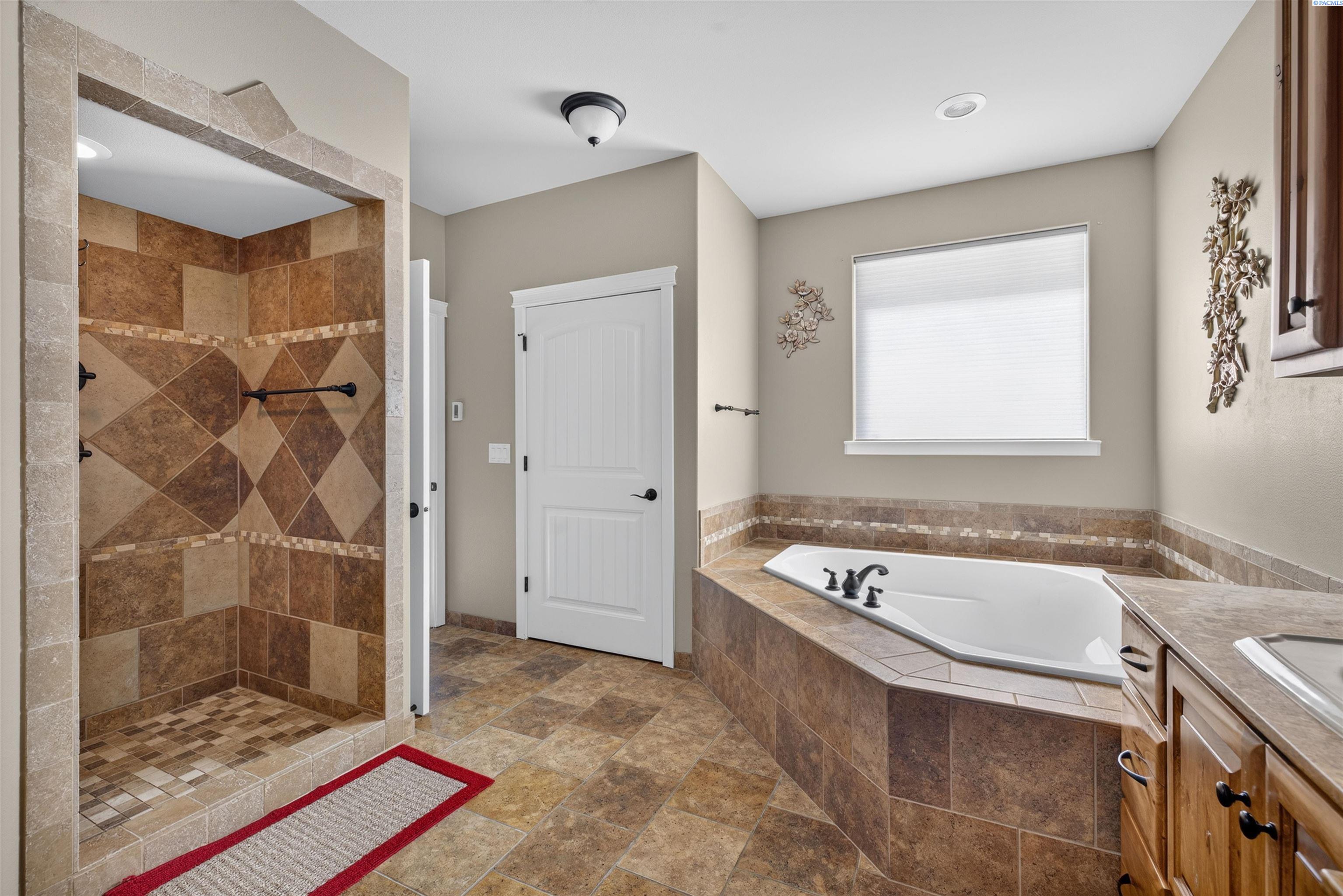 4502 Tamarisk Dr
