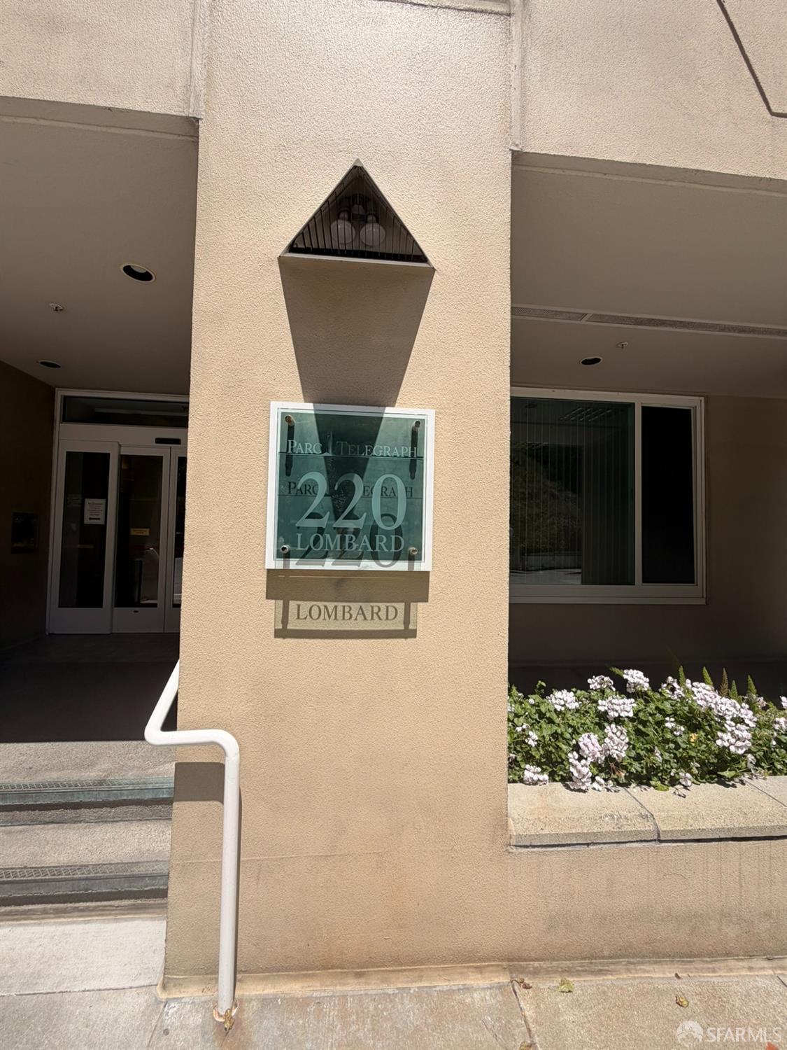 220 Lombard Street # 414