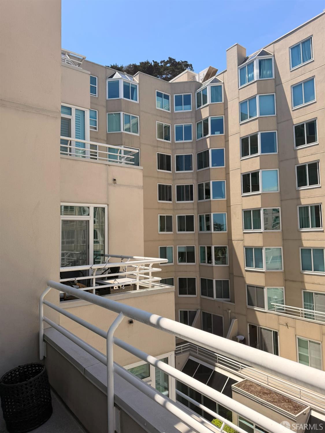 220 Lombard Street # 414
