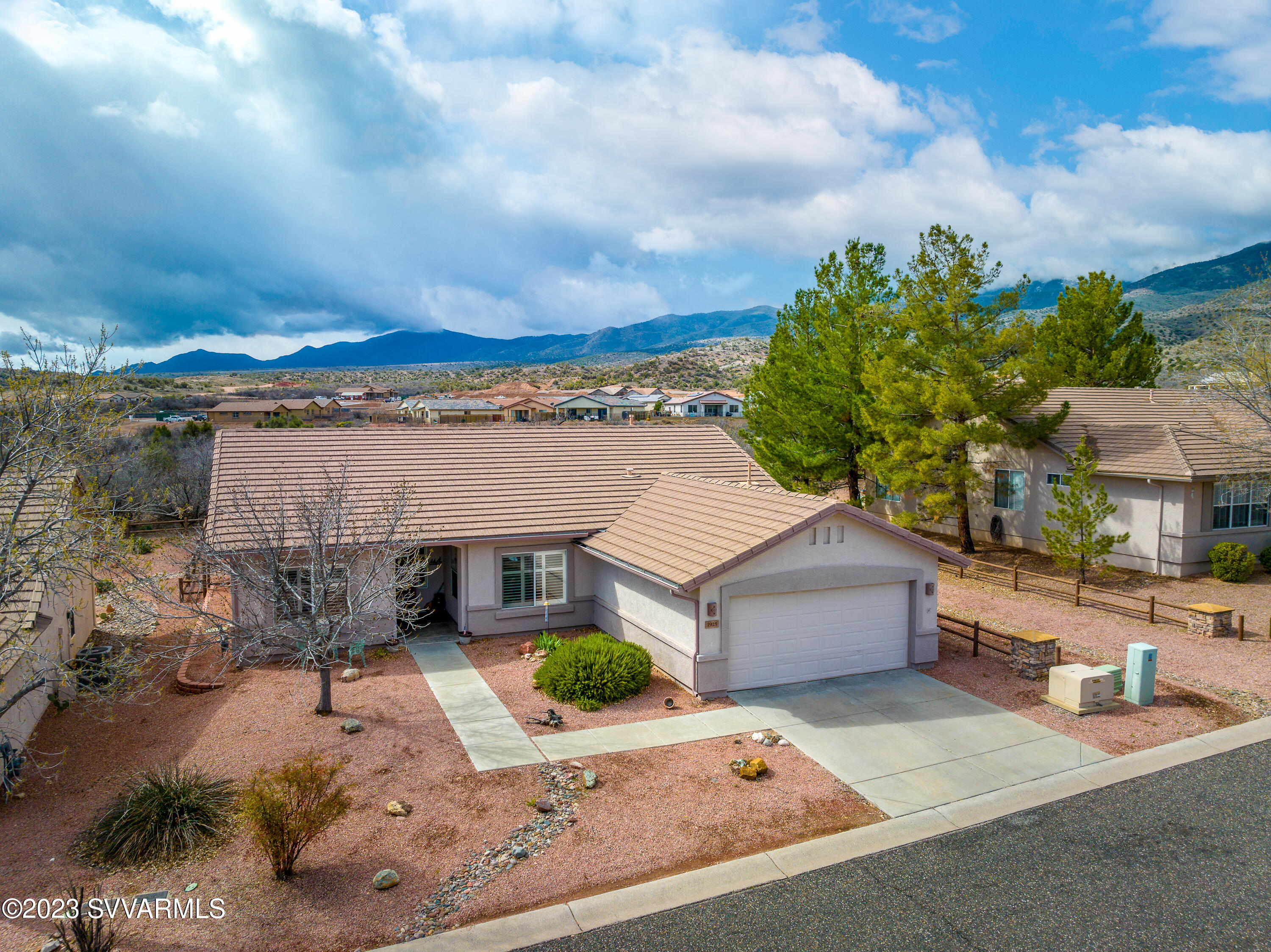 1925 W Desert Willow Drive
