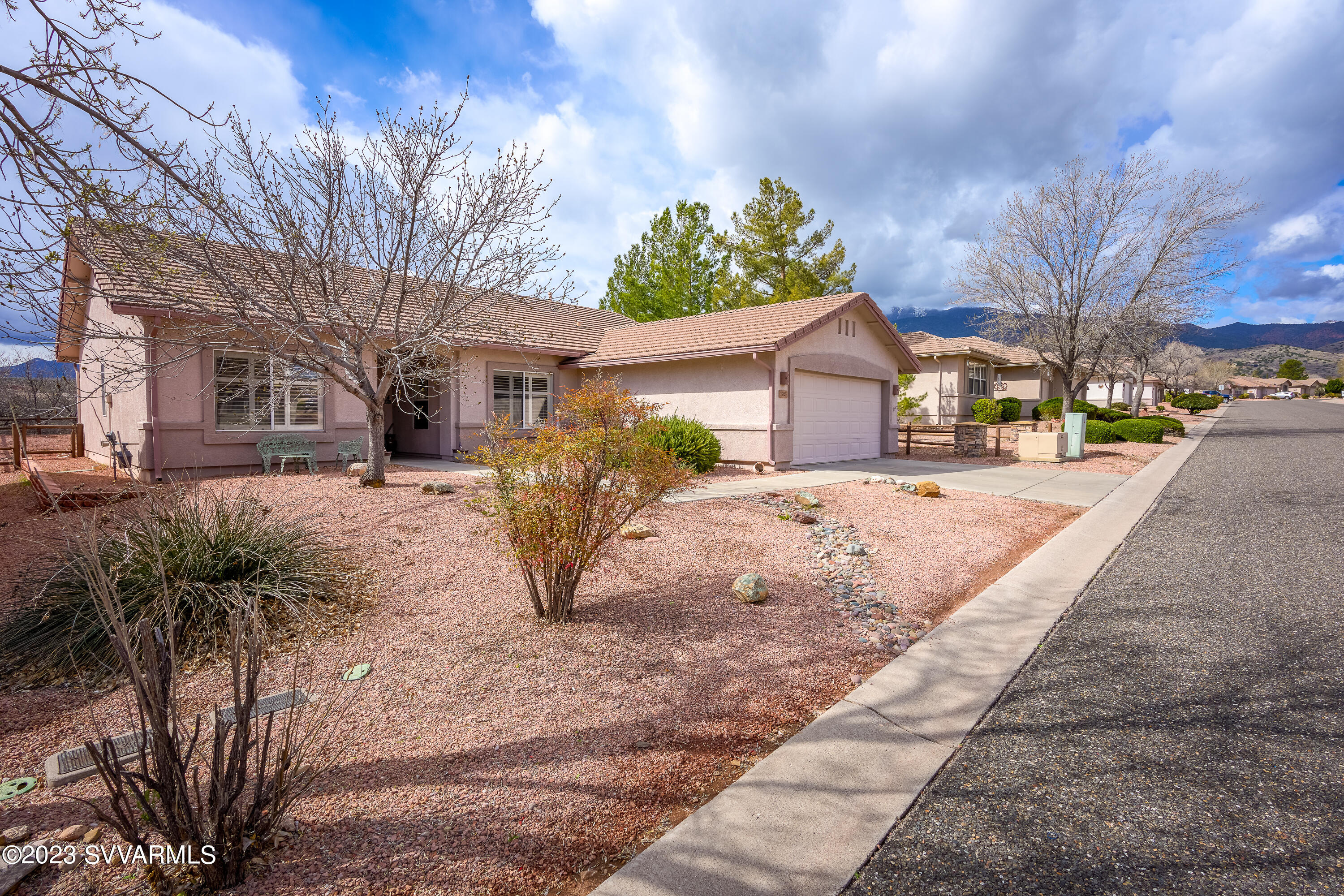 1925 W Desert Willow Drive