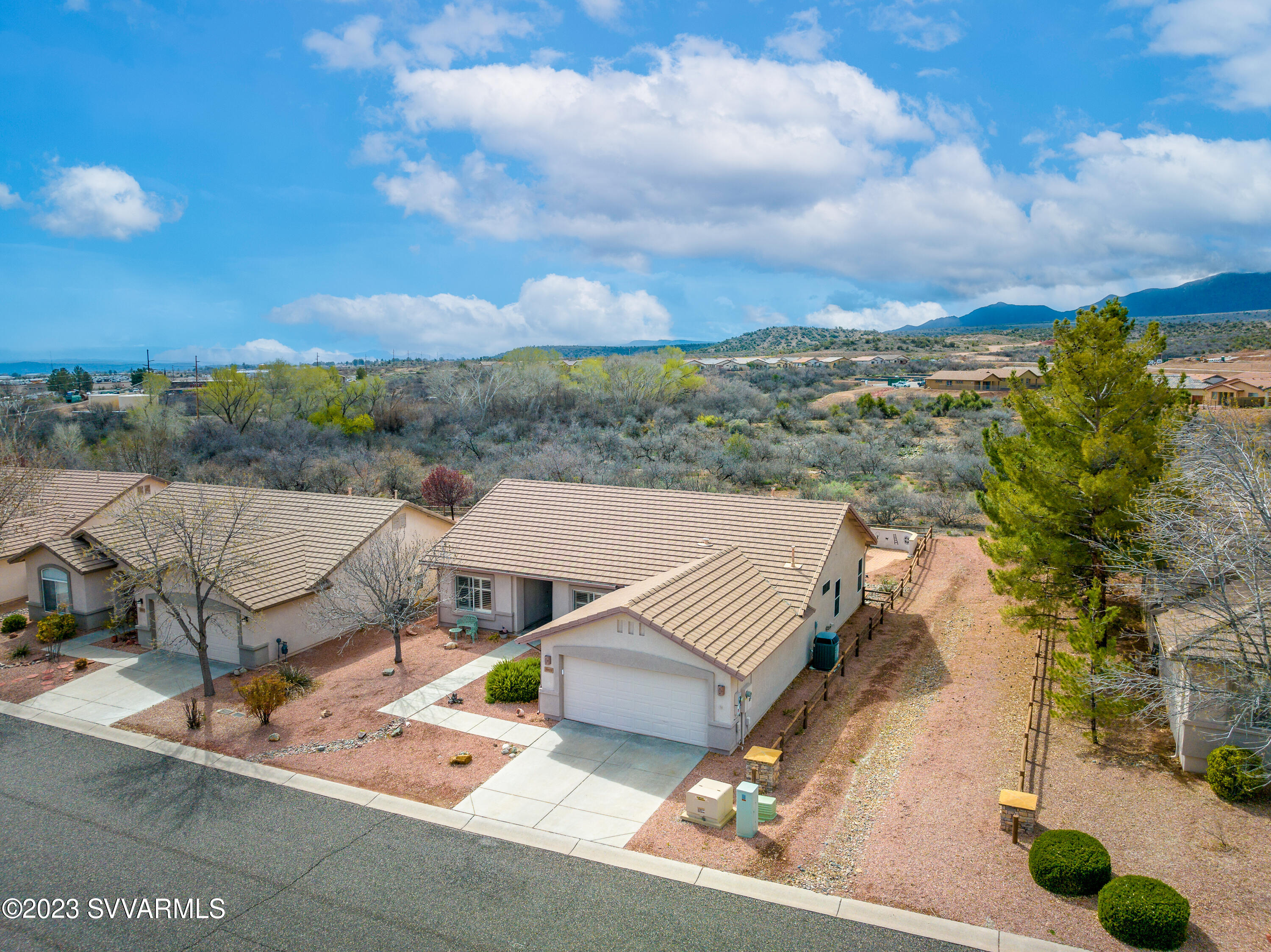 1925 W Desert Willow Drive