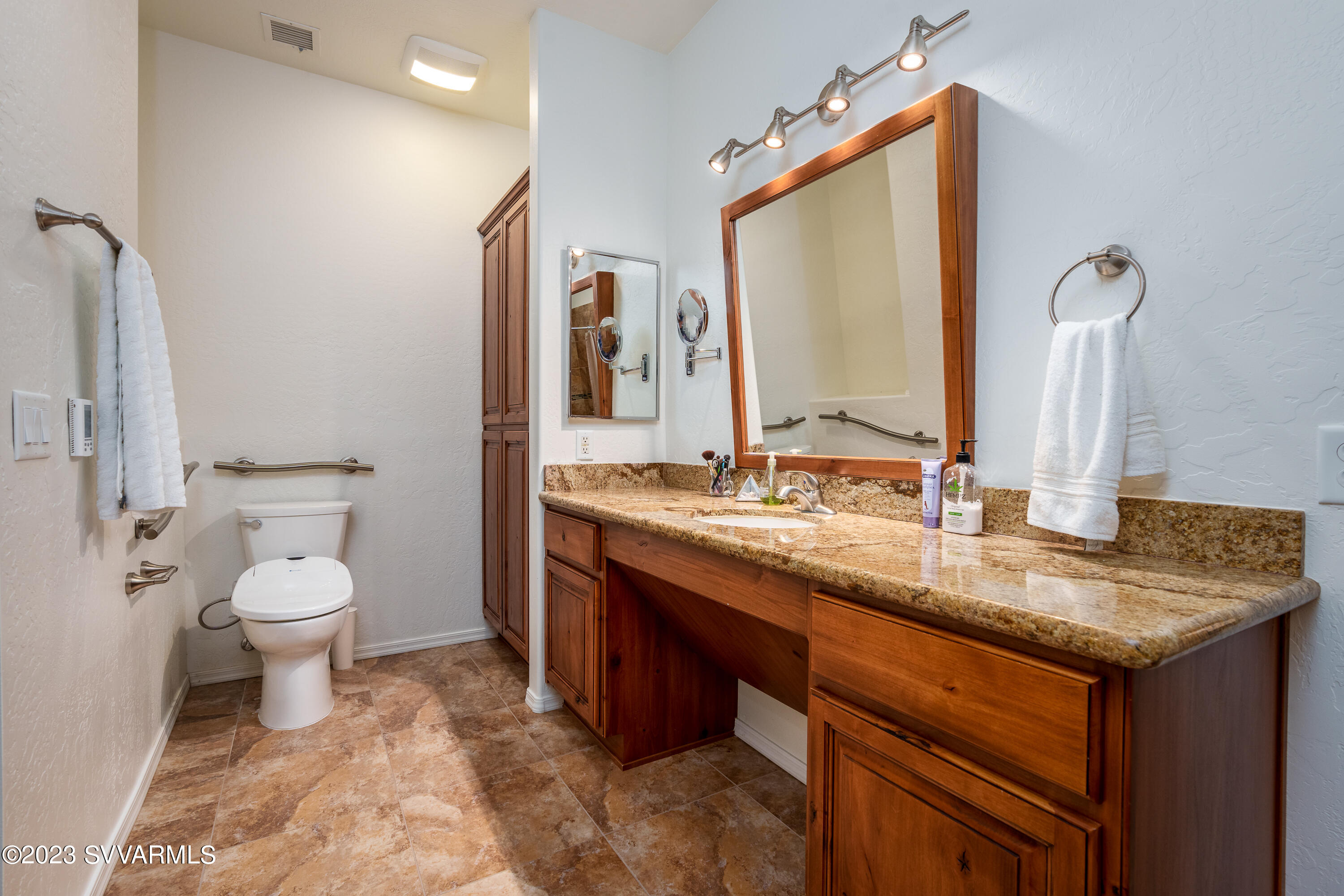 1925 W Desert Willow Drive