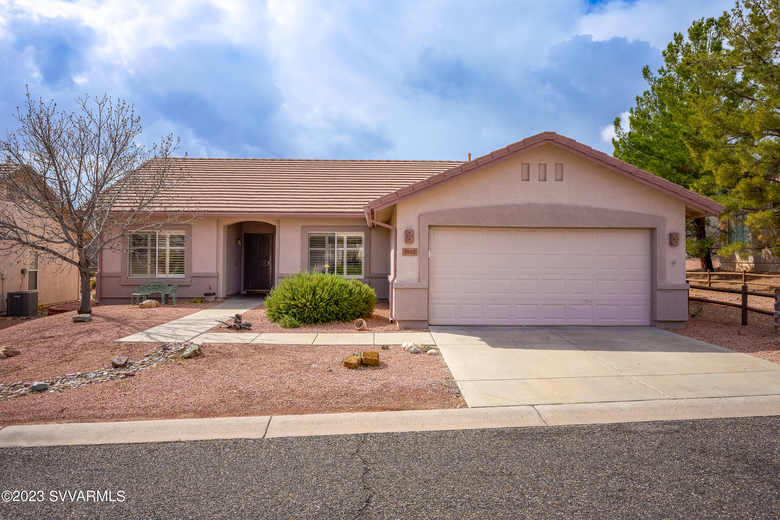 1925 W Desert Willow Drive