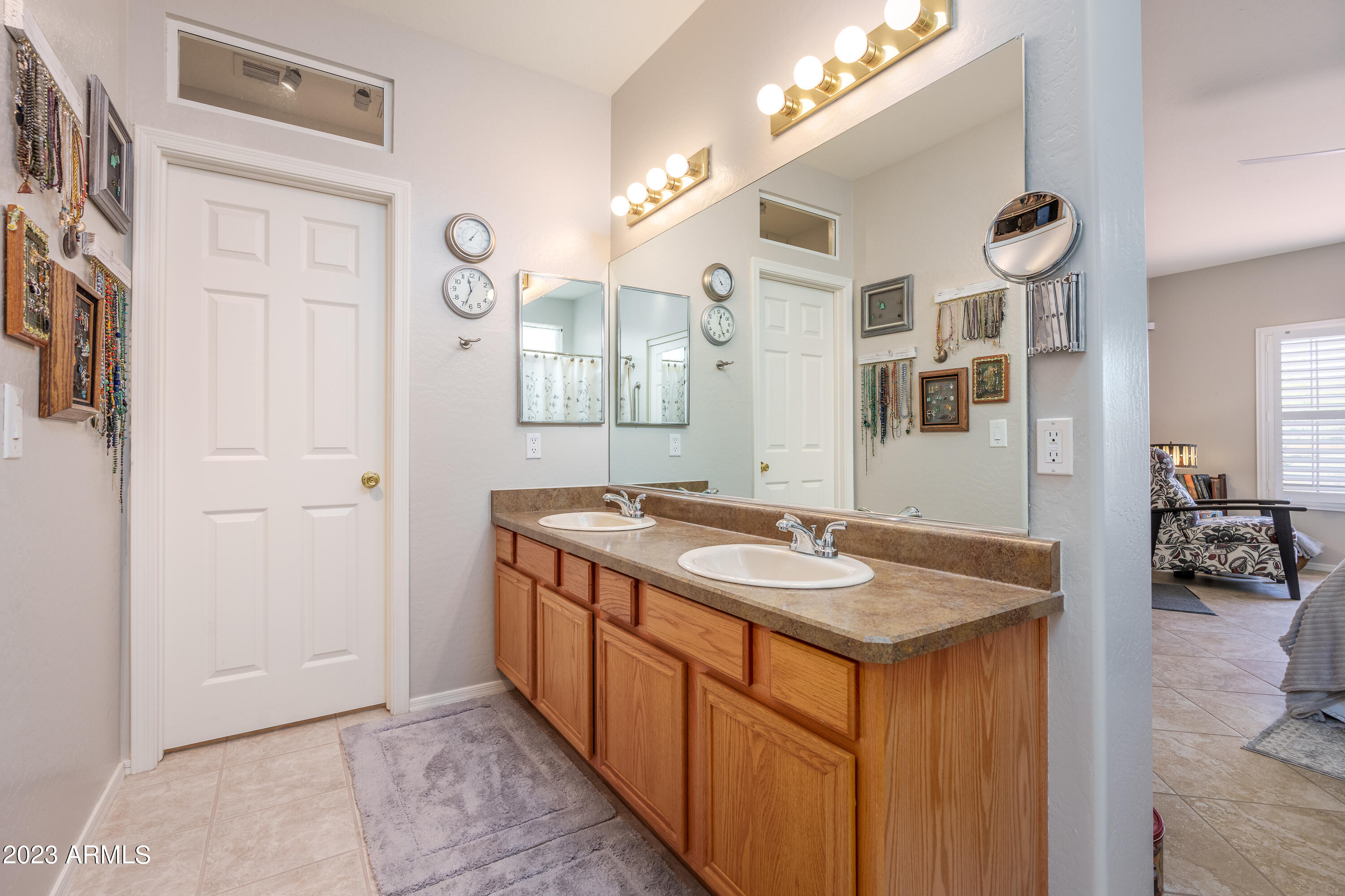 1895 W DESERT WILLOW Drive