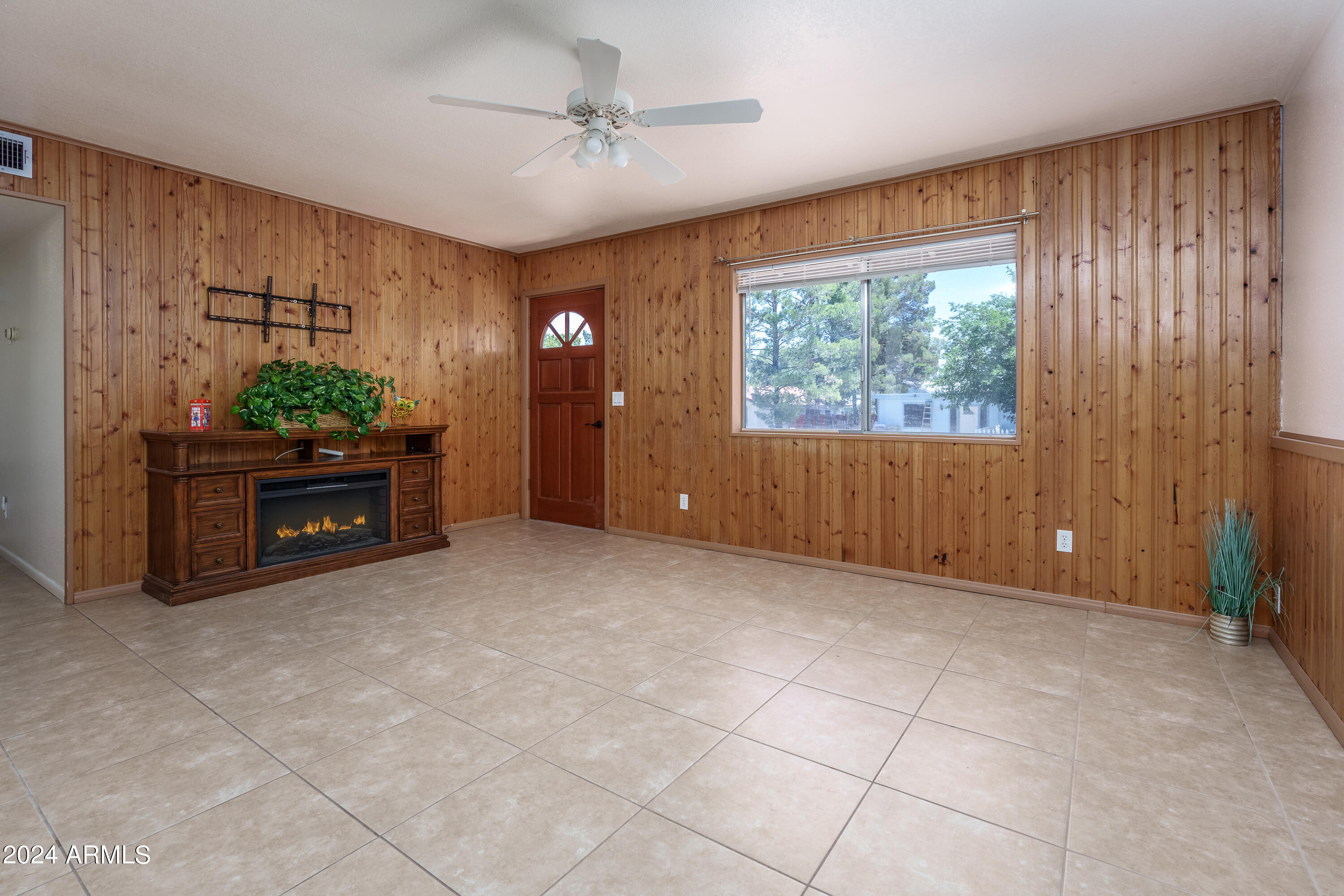 104 S 9TH Street