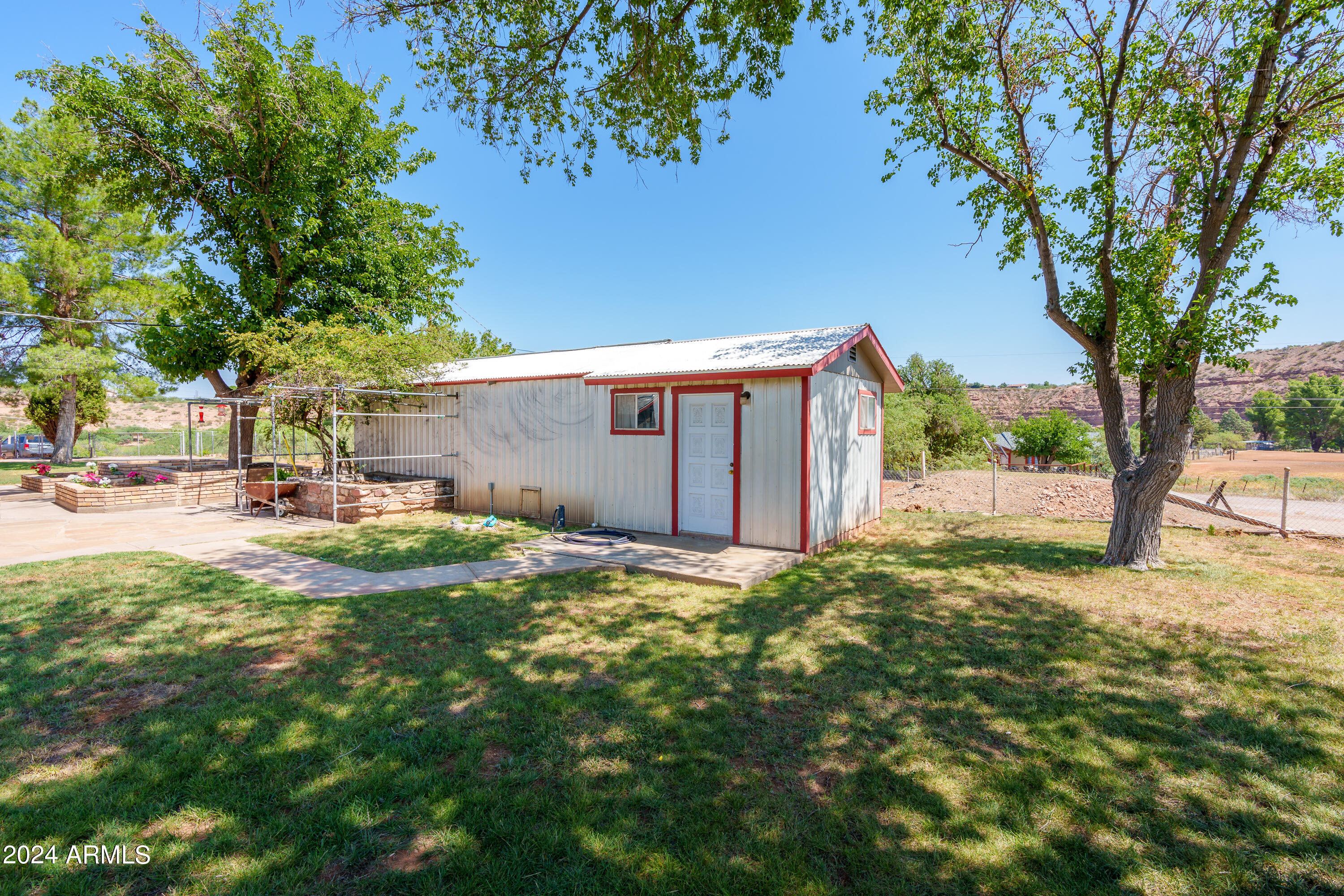 1895 S SUGARLOAF Road