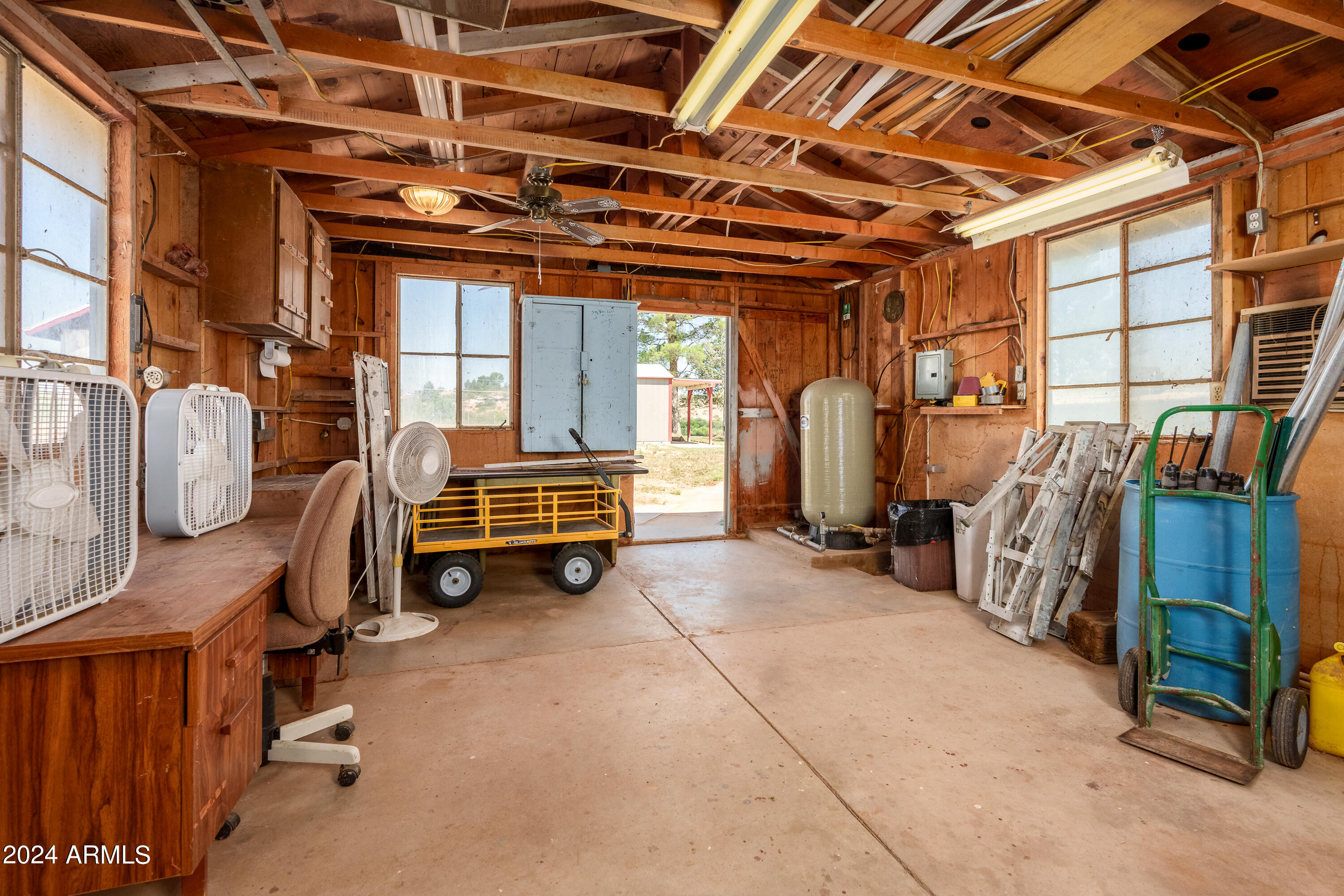 1895 S SUGARLOAF Road