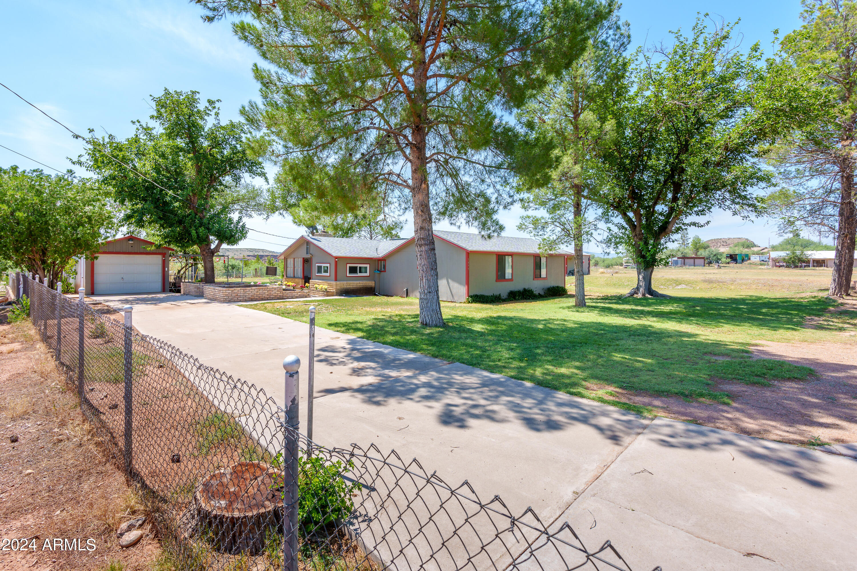 1895 S SUGARLOAF Road